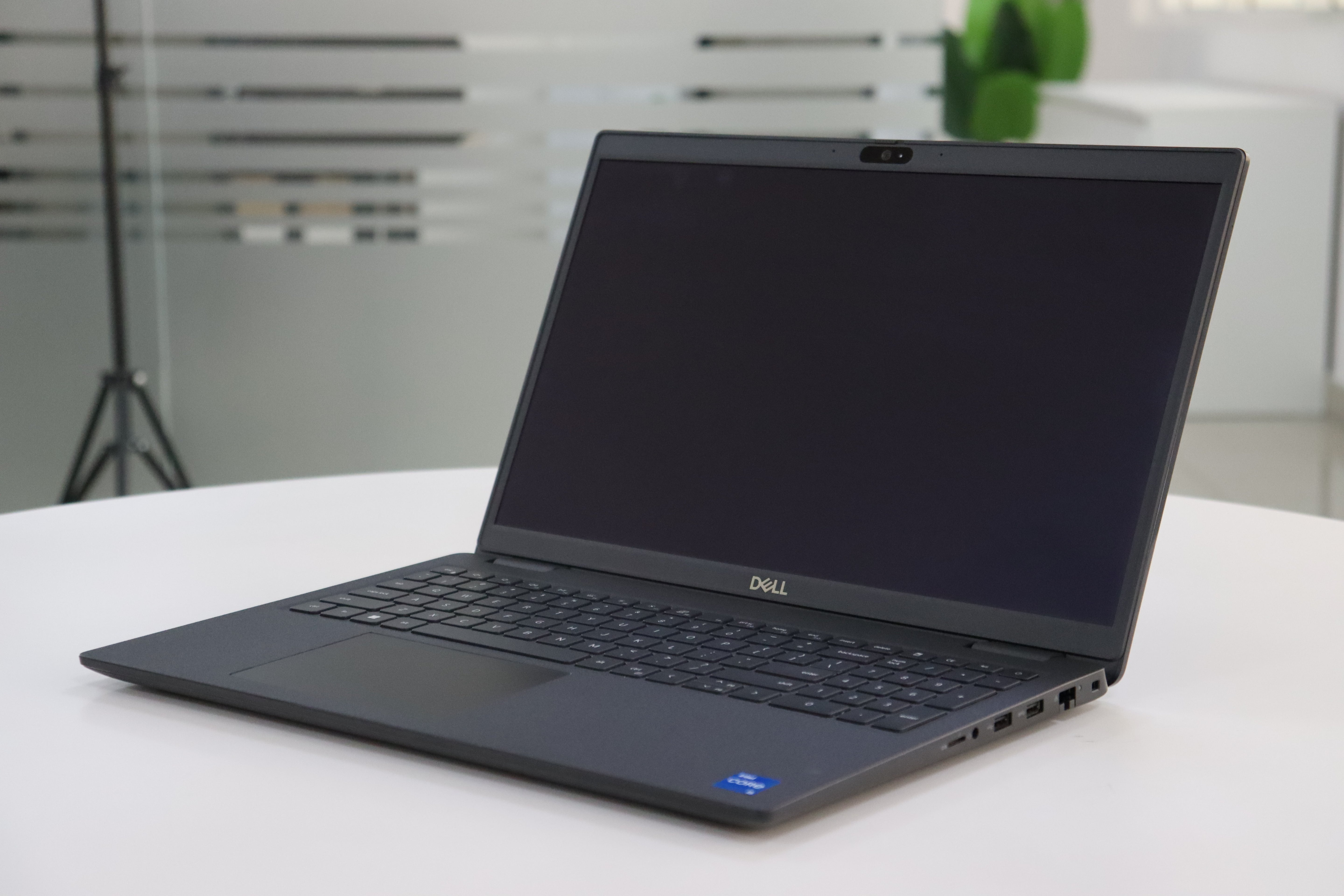 DELL LATITUDE 3530: 12th Gen i5, 8 GB RAM, 256 GB SSD, SN:53910 product photo 2