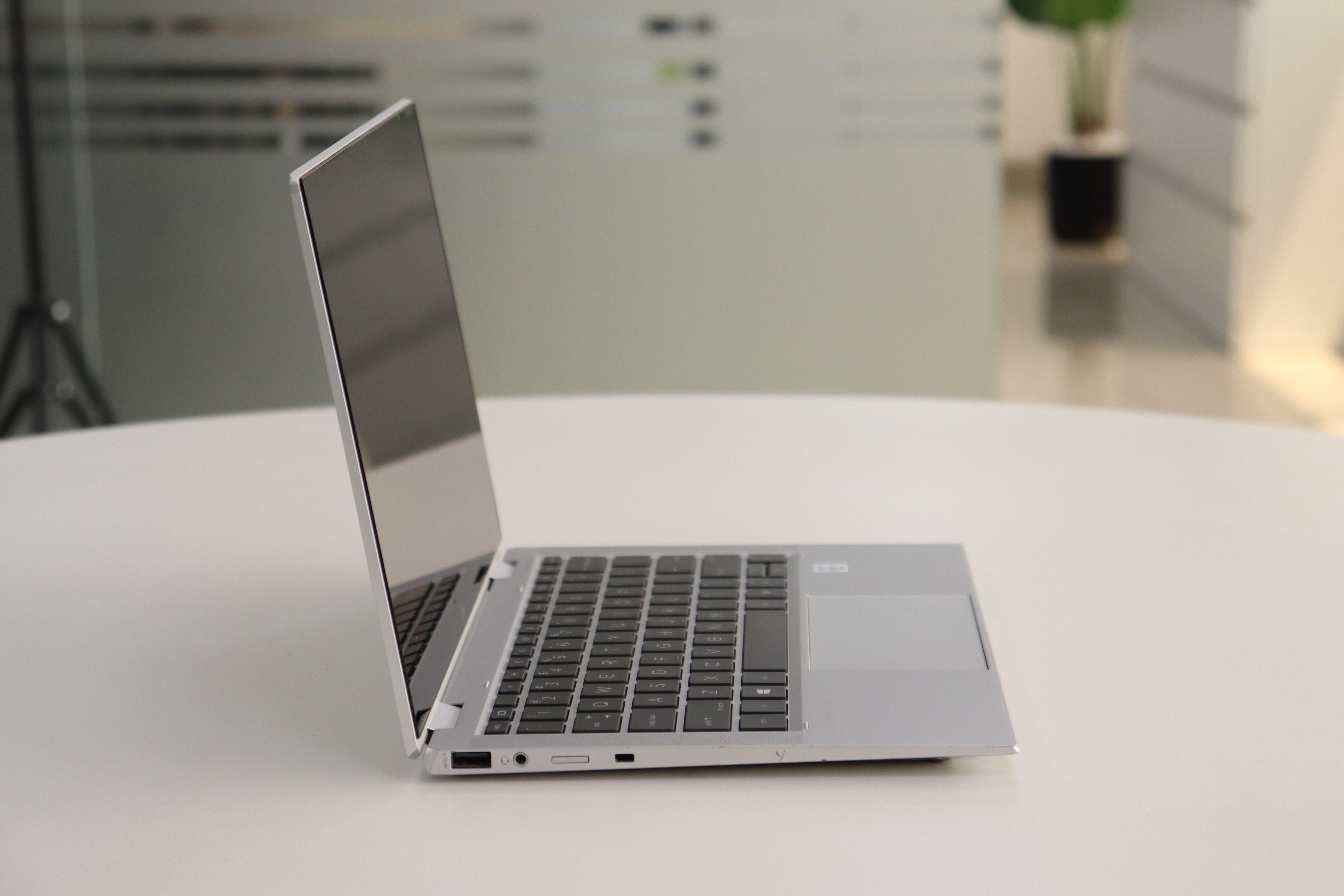 HP EliteBook X360 1030 G7 SN:65811 product photo 4