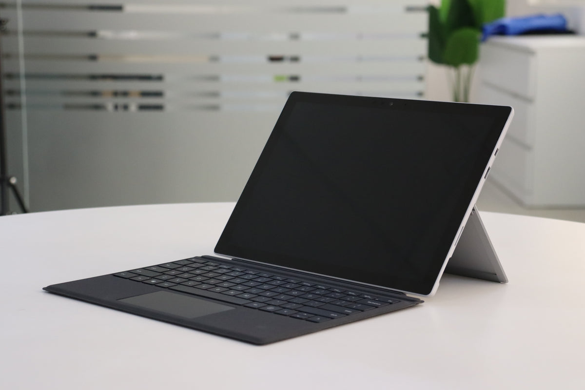 MICROSOFT SURFACE PRO 5 SN:69946 right front angle