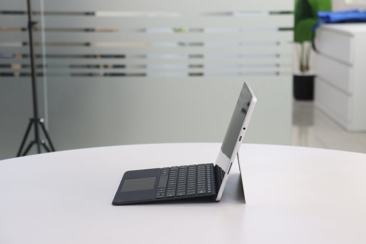 MICROSOFT SURFACE GO SN:76436 right side view