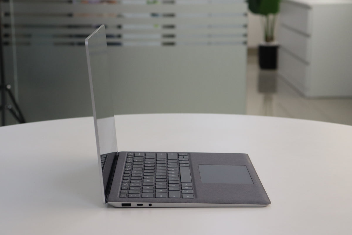 MICROSOFT SURFACE LAPTOP 3 SN:76451 left side view