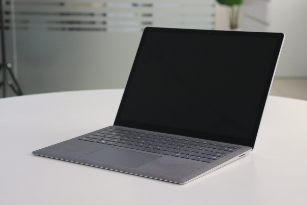 MICROSOFT SURFACE LAPTOP 3 SN:76462 right front angle