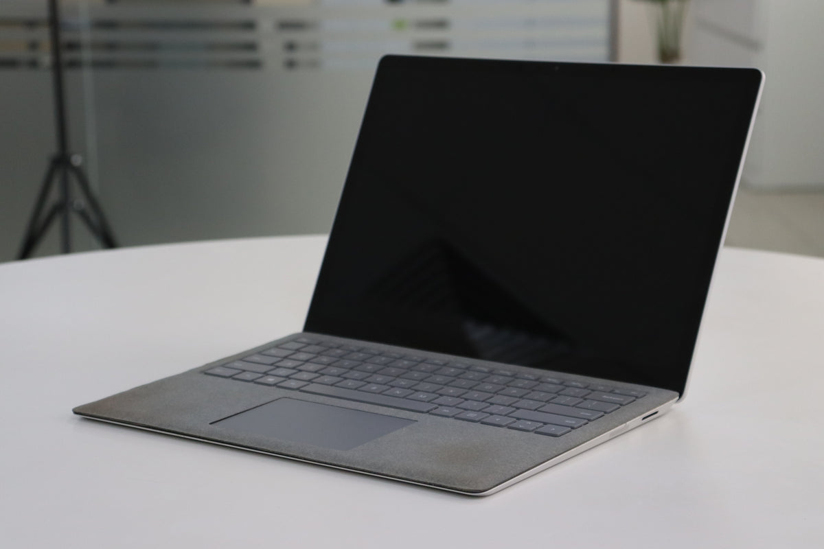 MICROSOFT SURFACE LAPTOP 2 SN:78323 right front angle