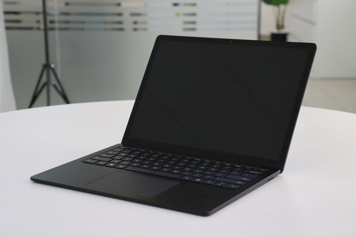 MICROSOFT SURFACE LAPTOP 3 SN:78326 right front angle