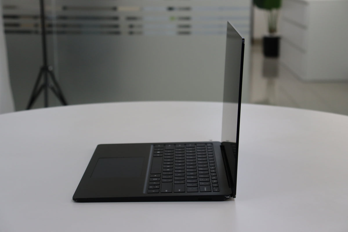 MICROSOFT SURFACE LAPTOP 3 SN:78326 right side view