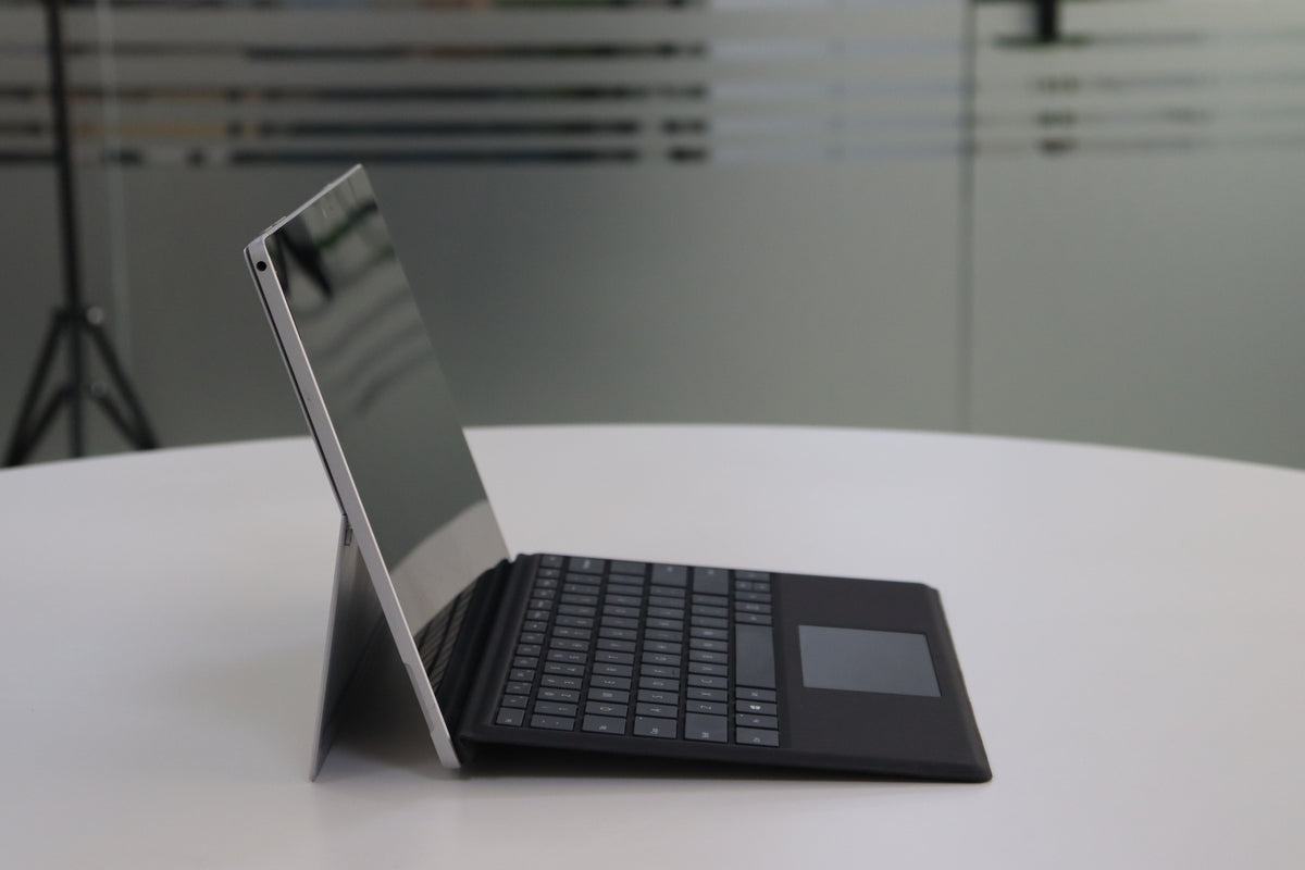 MICROSOFT SURFACE PRO 6 SN:78355 left side view