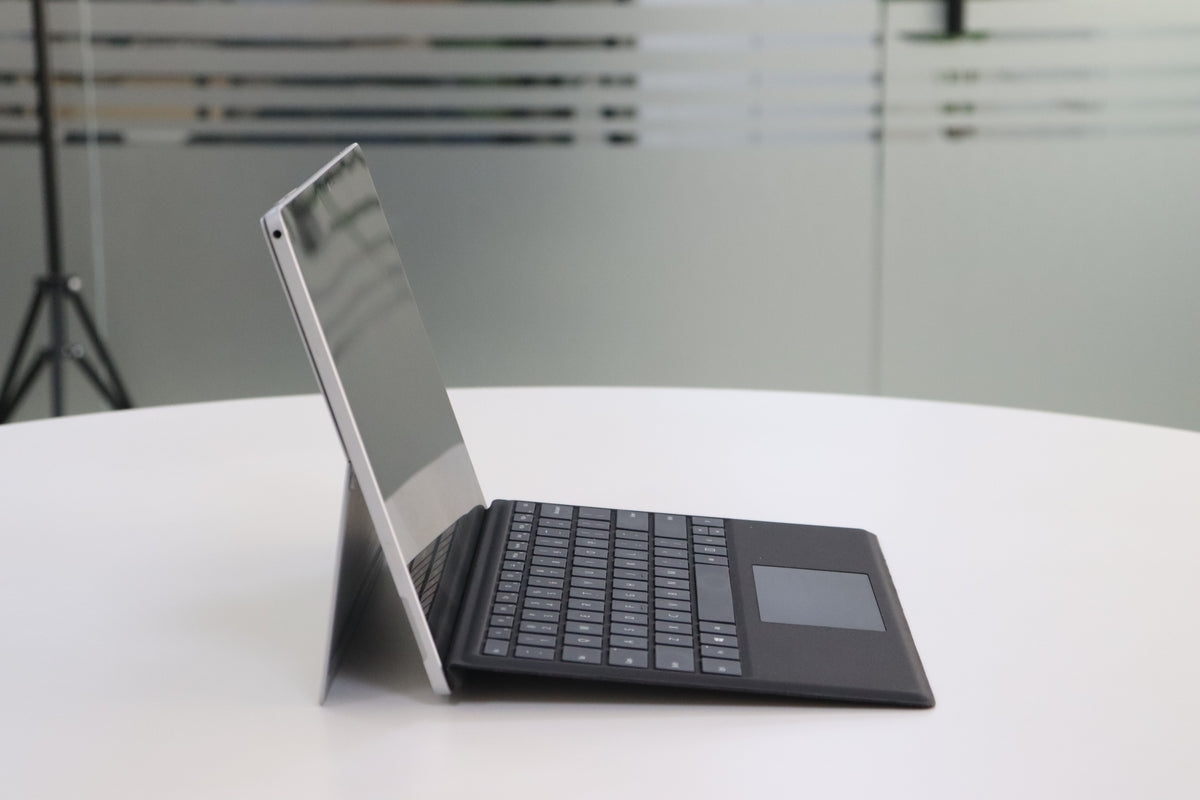 MICROSOFT SURFACE PRO 6 SN:78360 left side view