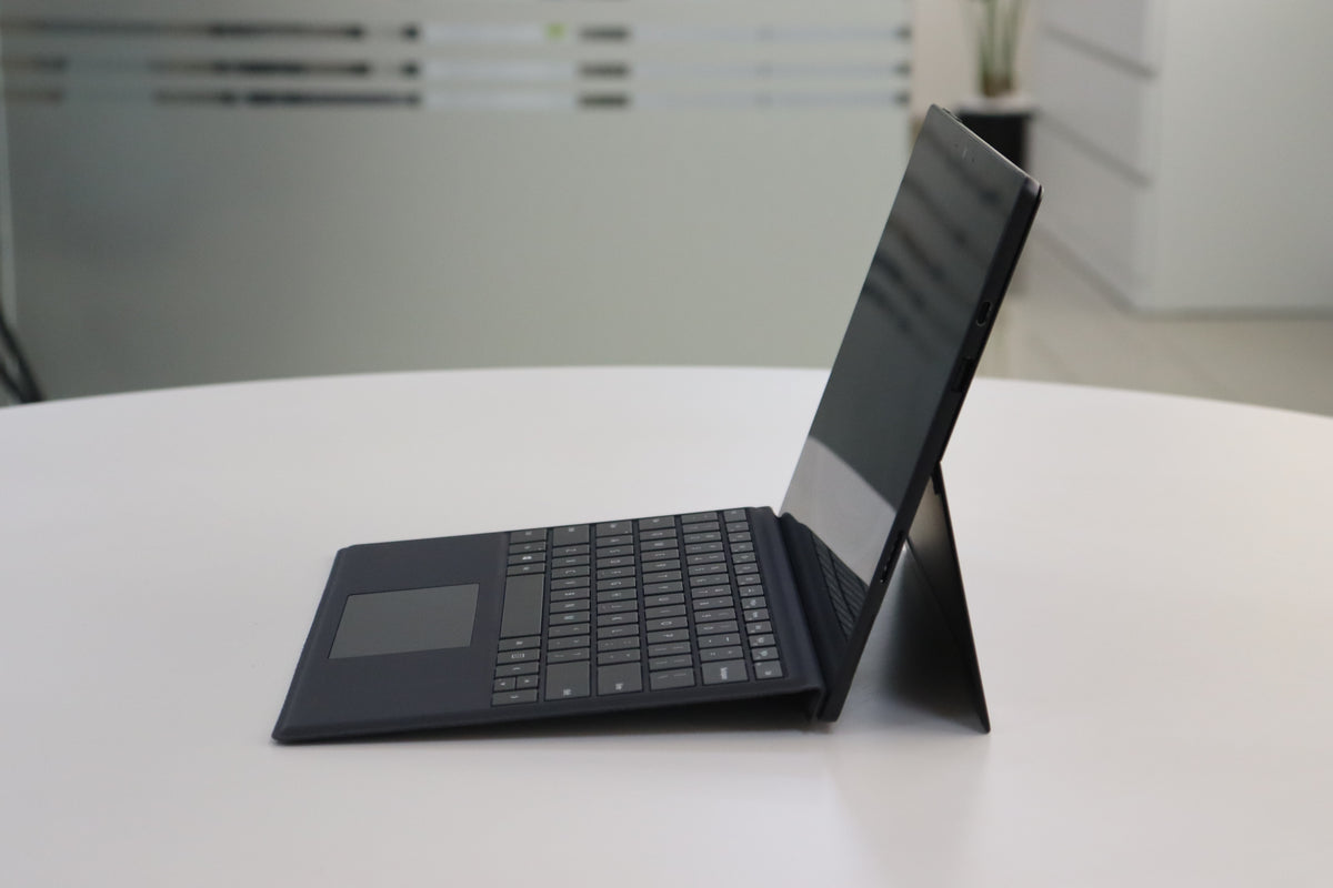 MICROSOFT SURFACE PRO 7 SN:78364 right side view