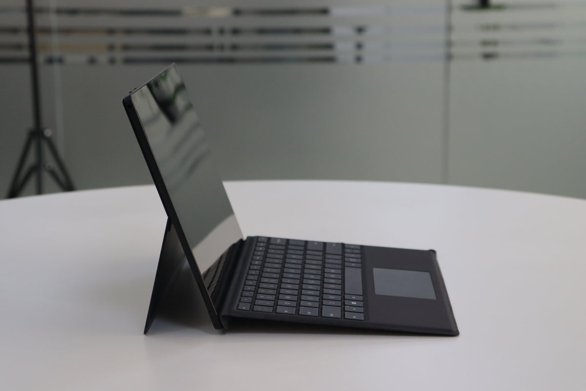 MICROSOFT SURFACE PRO 7+ SN:78365 left side view