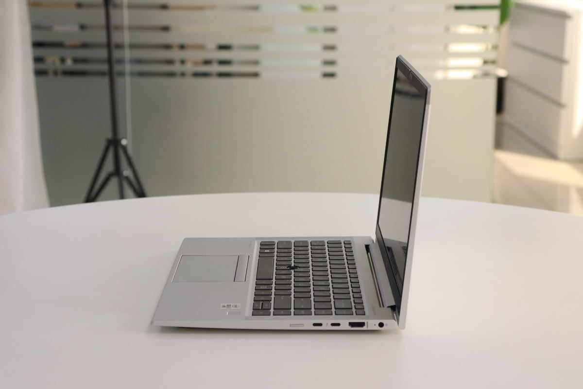 HP ELITEBOOK 840 G7 SN:95654 right side view
