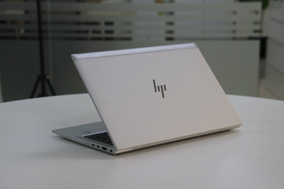HP ELITEBOOK 840 G7 SN:95660 rear right angle