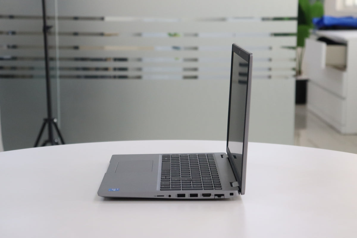 DELL LATITUDE 5520 SN:97913 right side view