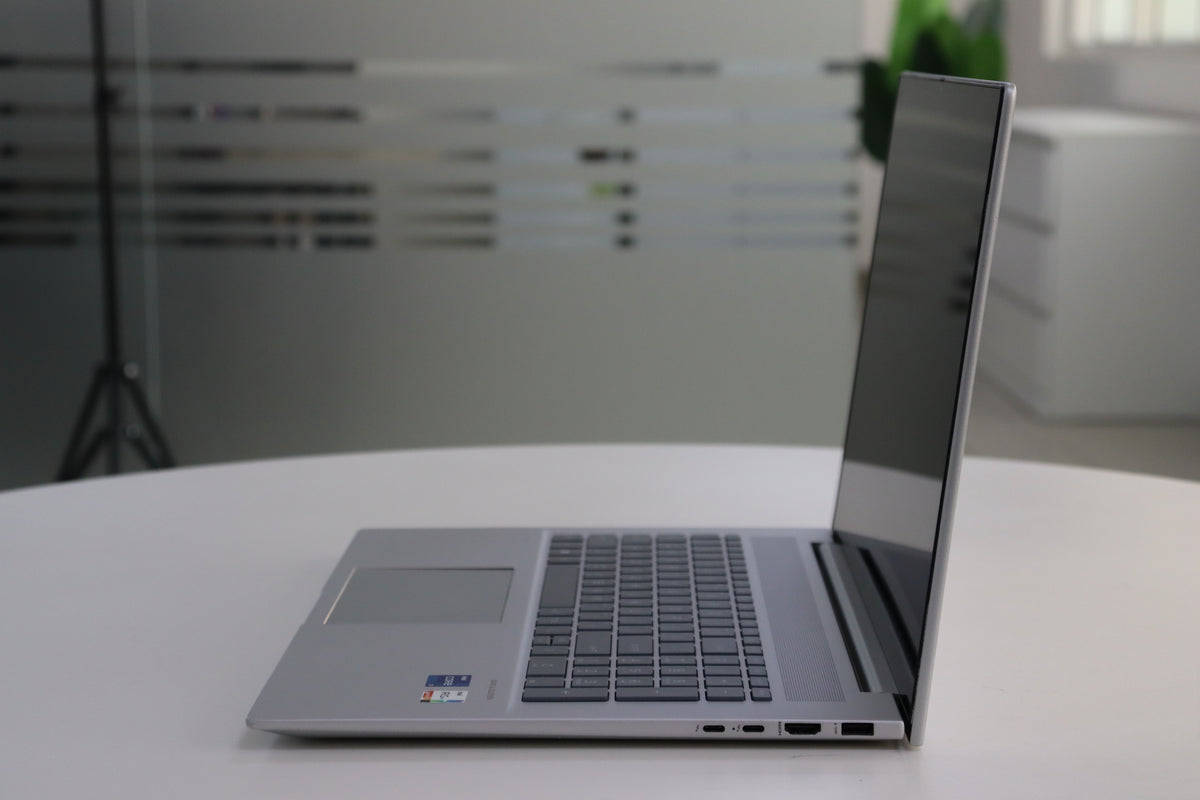 Hp Envy Laptop 17 SN:98730 product photo 3