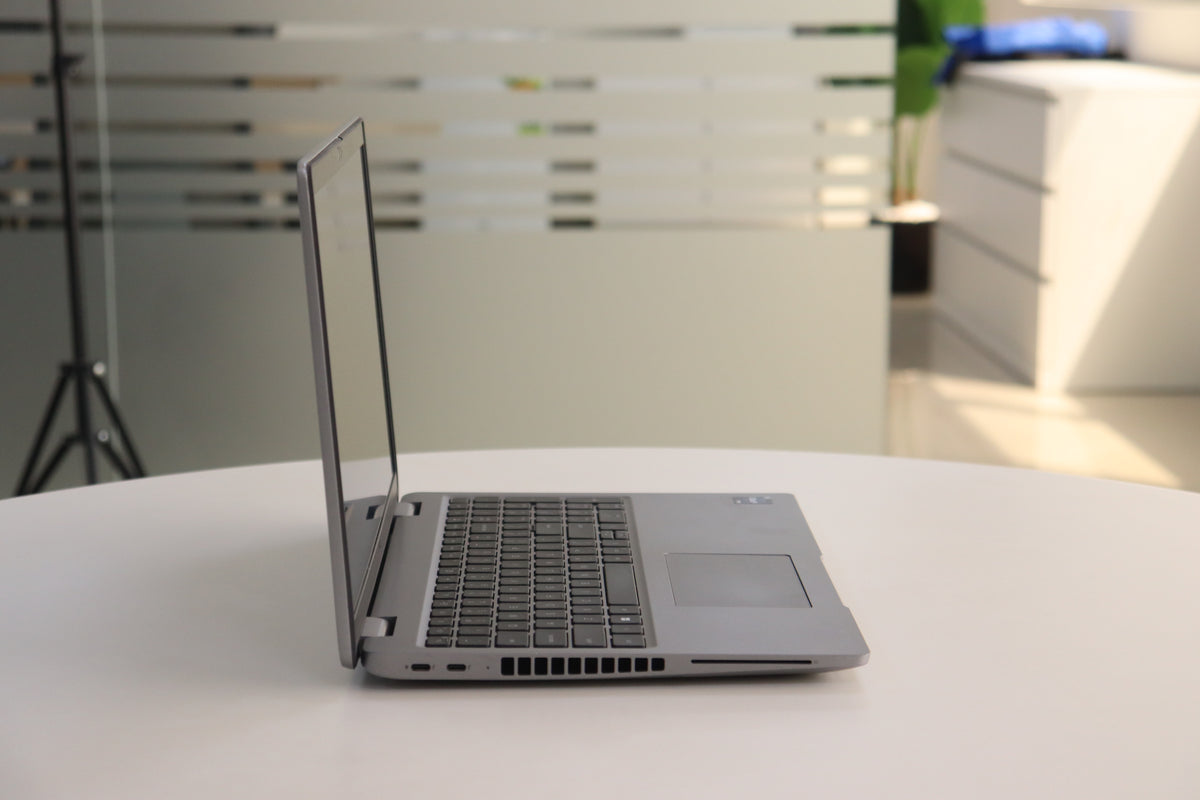 DELL INC LATITUDE 5540 SN:04956 left side view