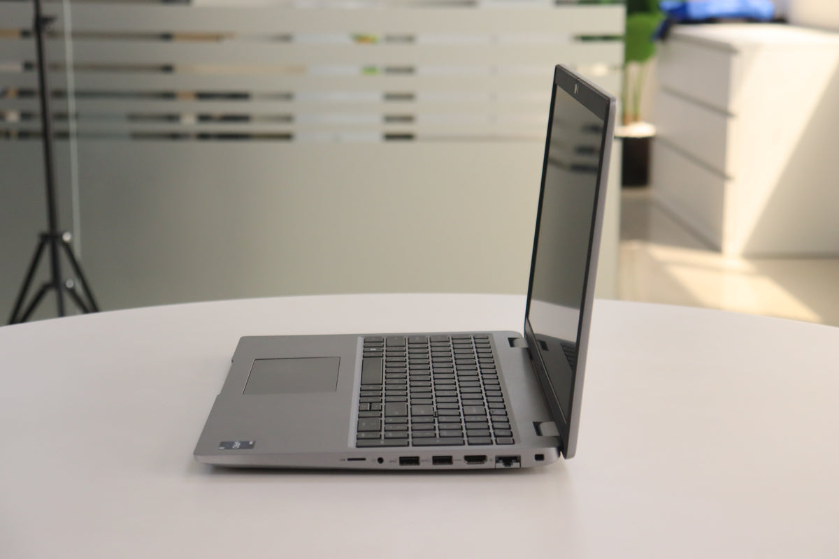 DELL INC LATITUDE 5540 SN:04956 right side view