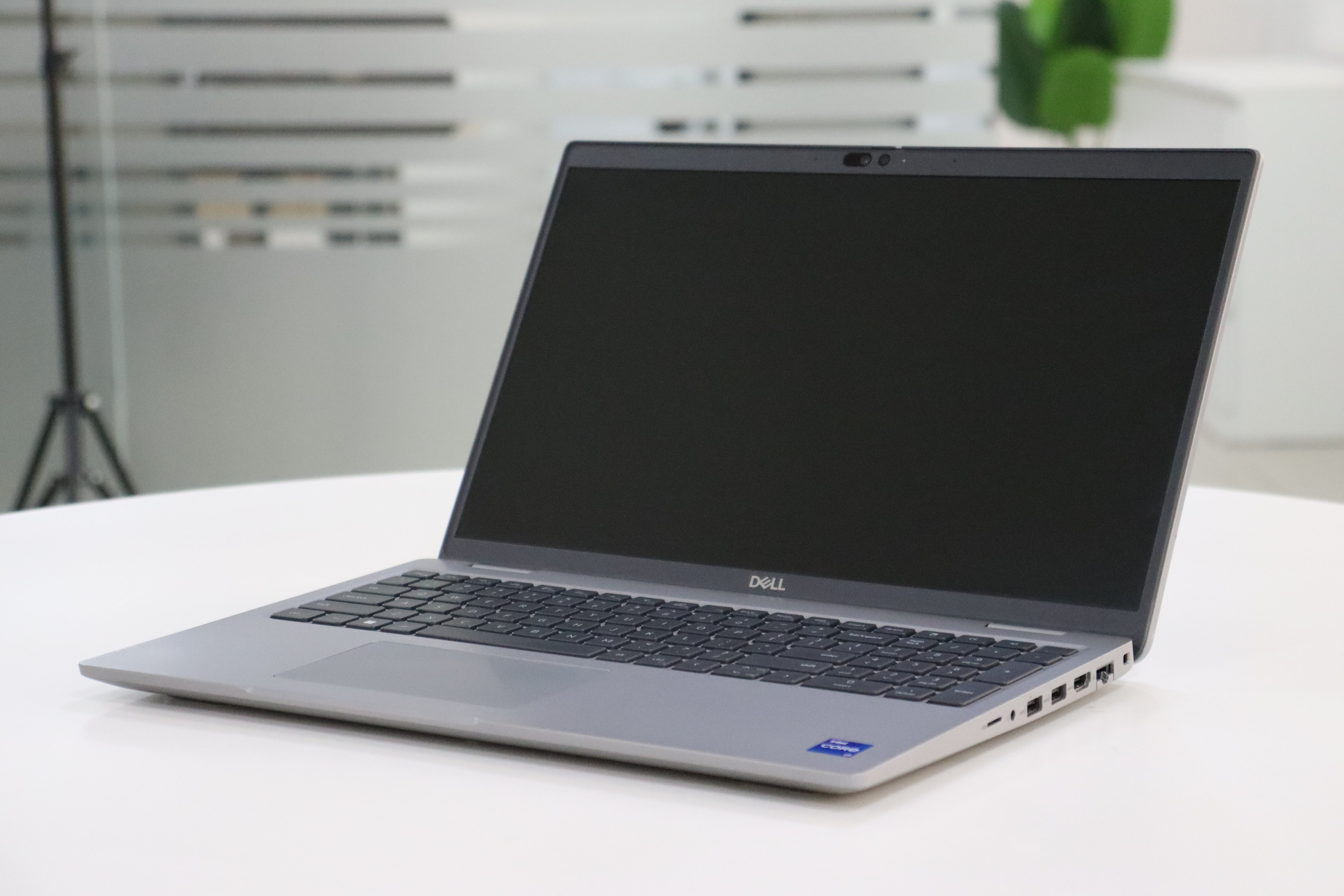 Dell Latitude 5540 SN:04958 product photo 2