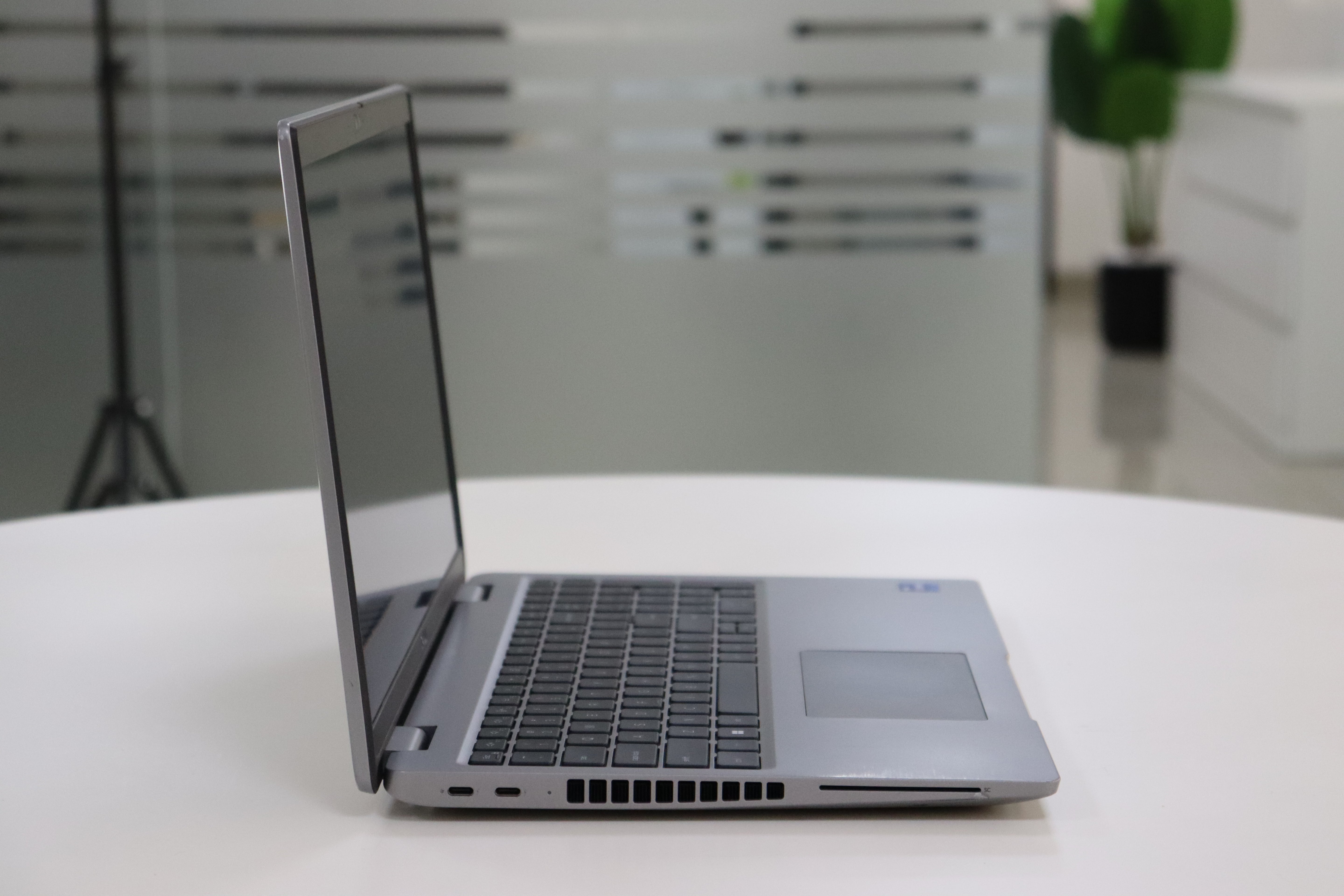 Dell Latitude 5540 SN:04958 product photo 4