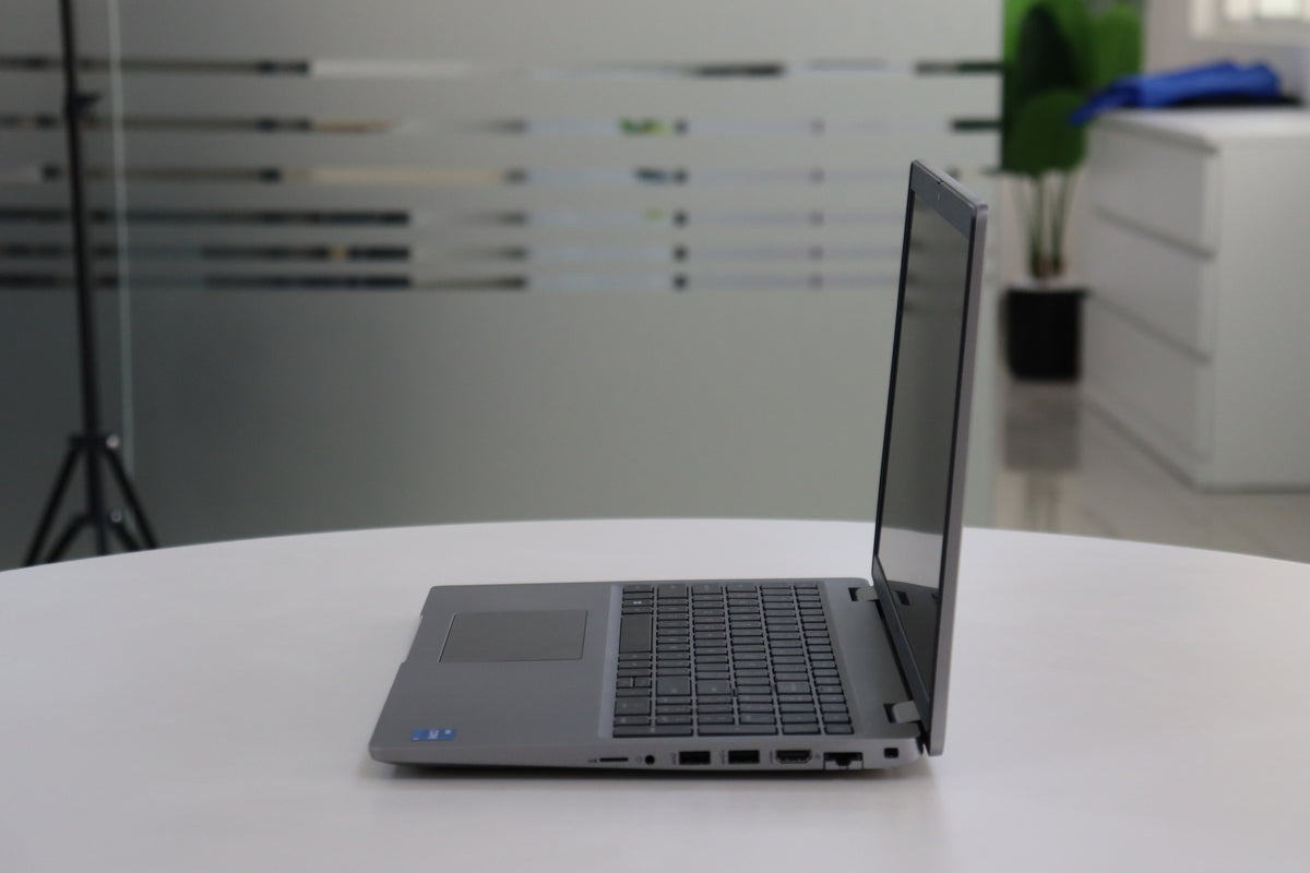 DELL LATITUDE 5530 SN:05916 right side view