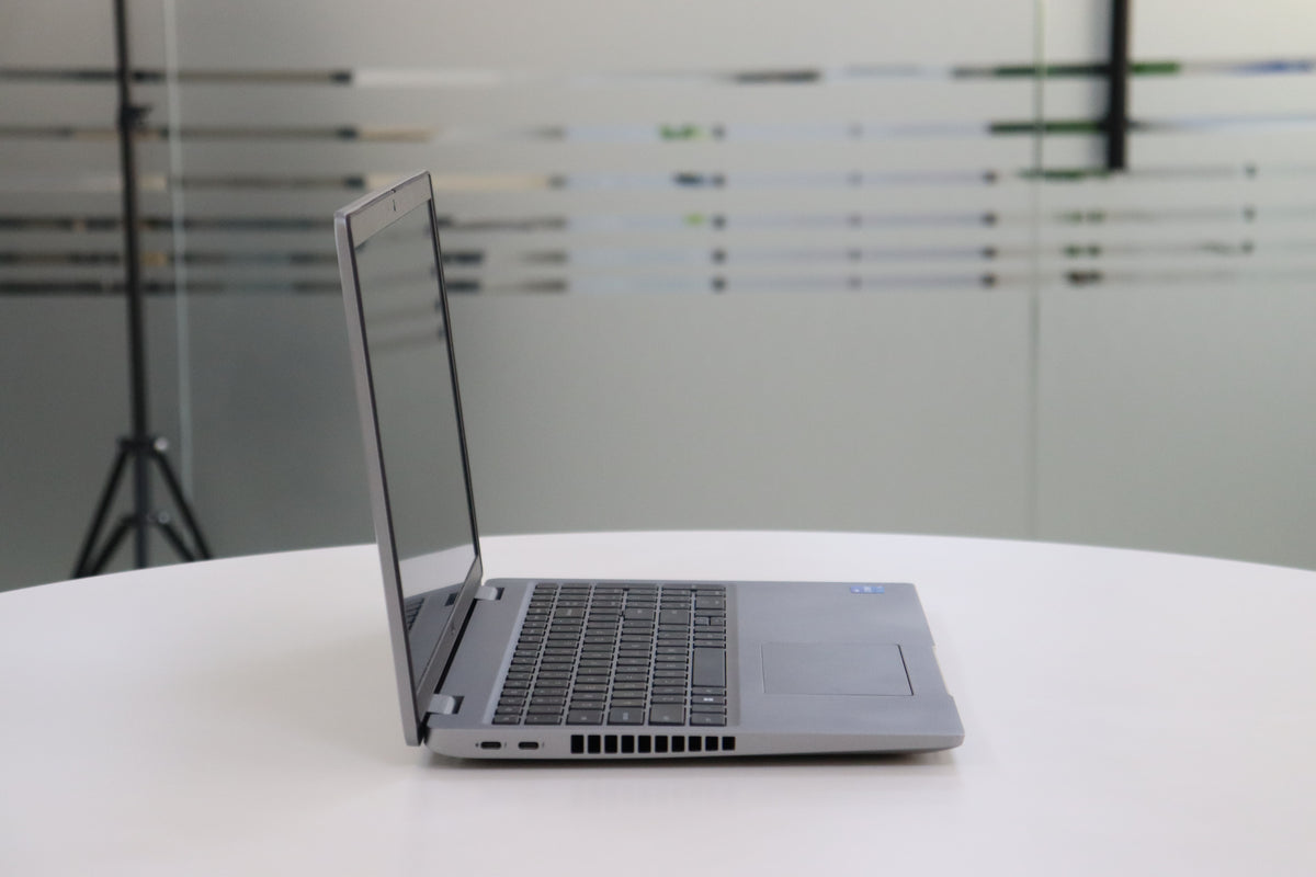 DELL LATITUDE 5530 SN:05924 left side view