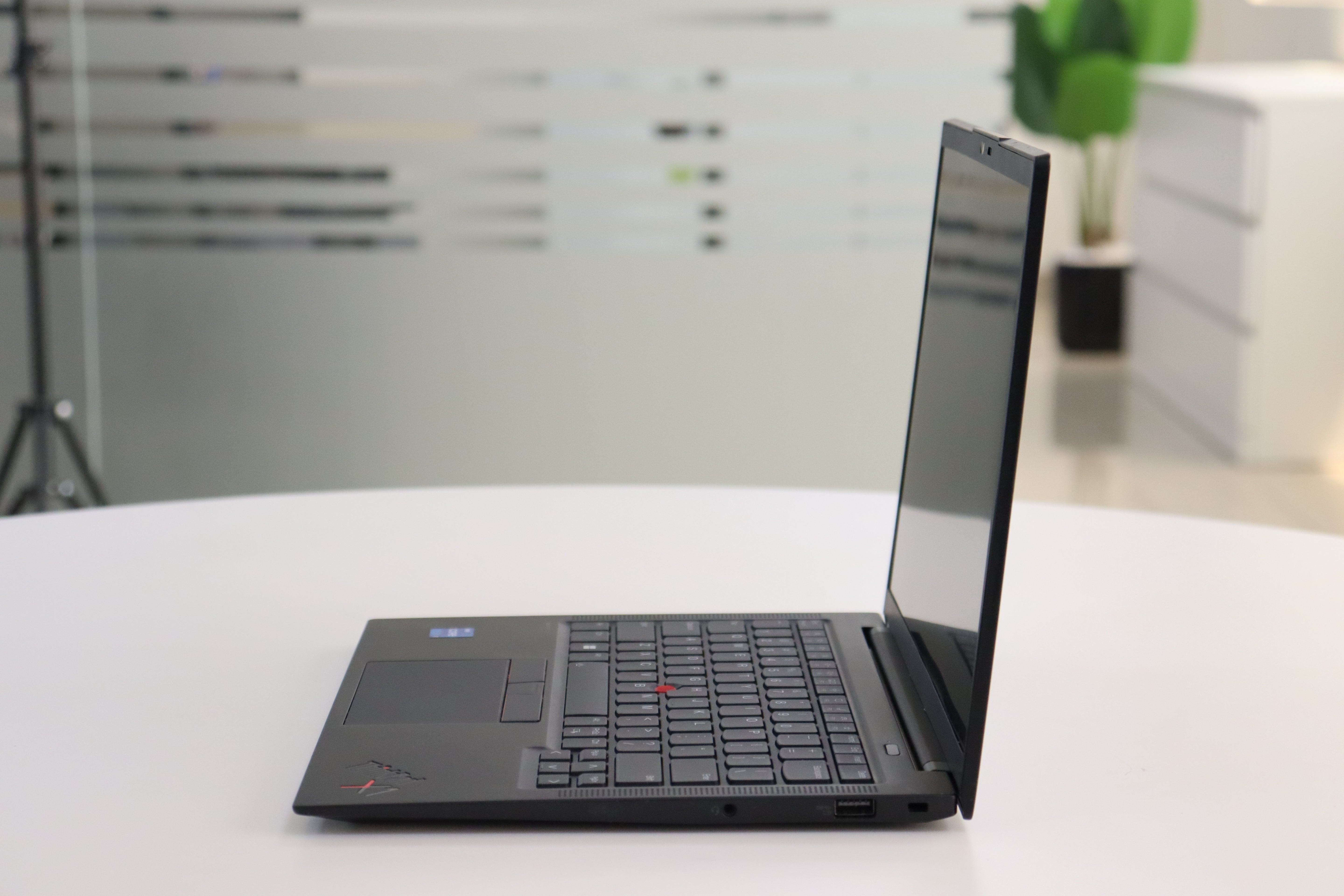 LENOVO THINKPAD X1 CARBON GEN 10 SN:16668 product photo 3