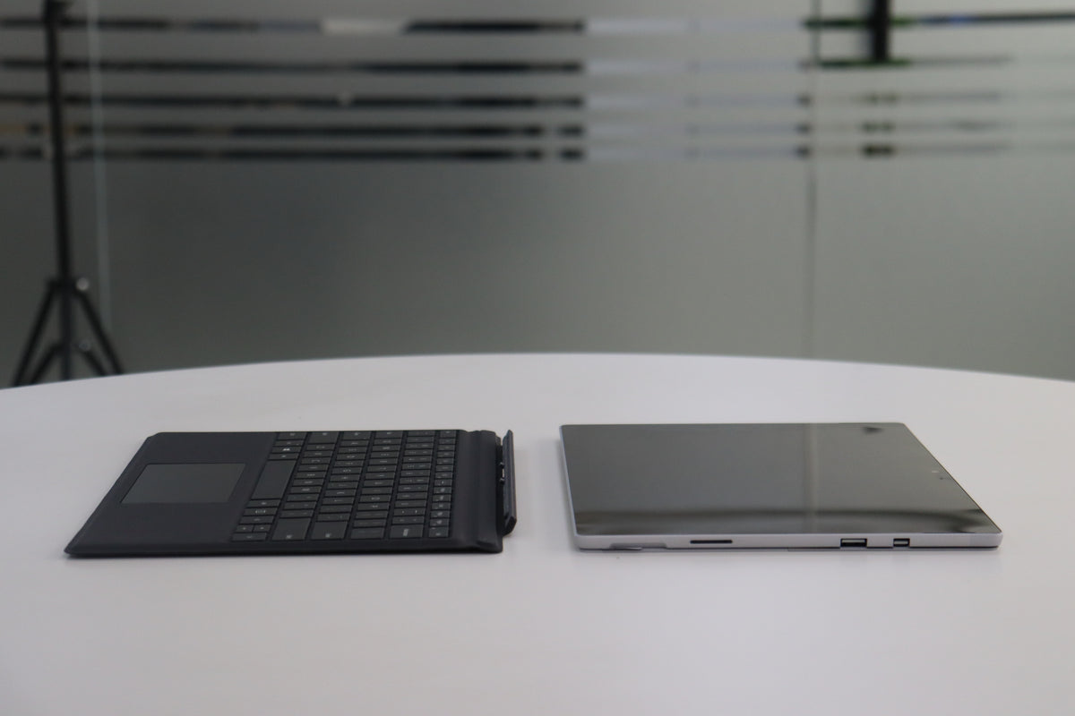 MICROSOFT SURFACE PRO 5 SN:18911 rear right angle