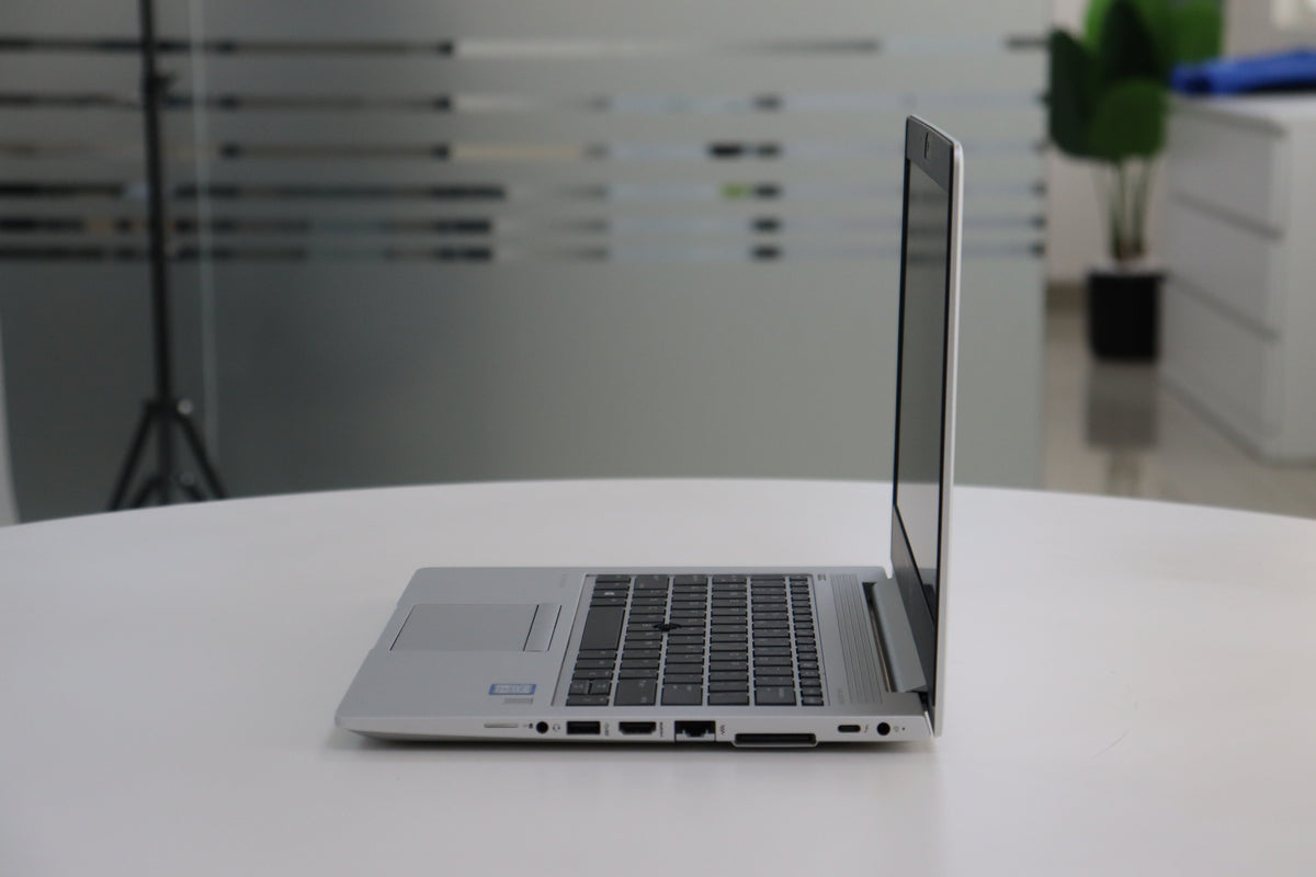 HP ELITEBOOK 830 G5 SN:18464 right side view