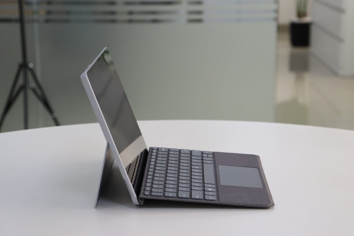 MICROSOFT SURFACE GO 3 SN:18605 left side view