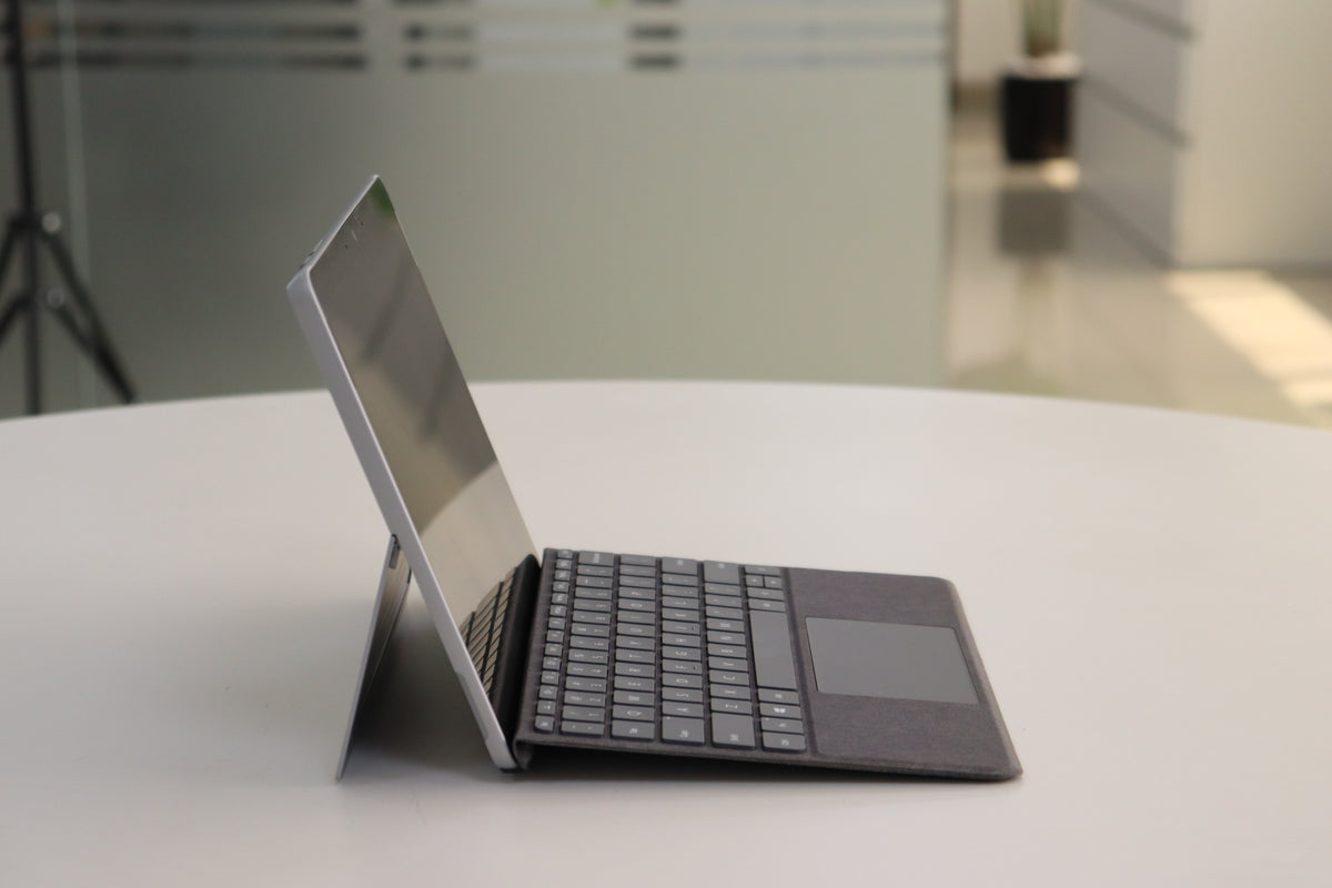 MICROSOFT SURFACE GO 3 SN:18608 left side view