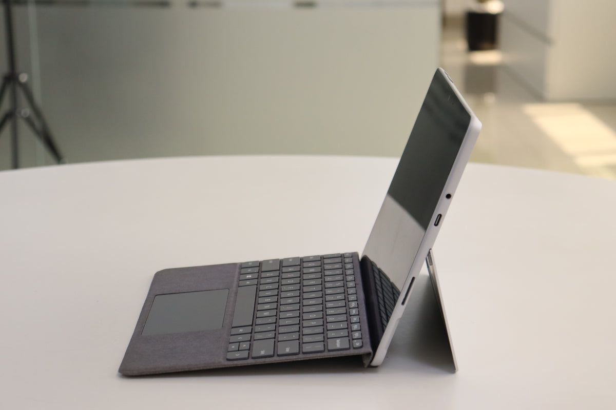 MICROSOFT SURFACE GO 3 SN:18609 right side view