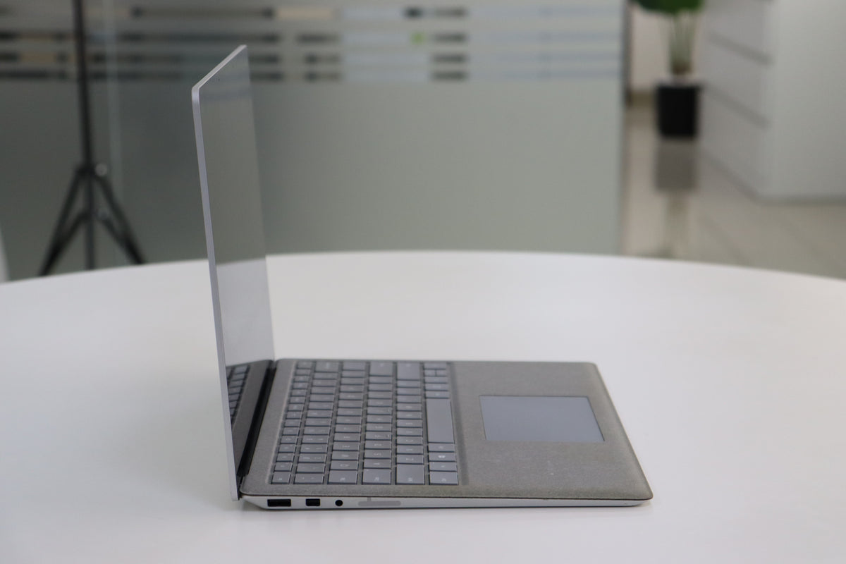 MICROSOFT SURFACE LAPTOP 2 SN:18623 left side view