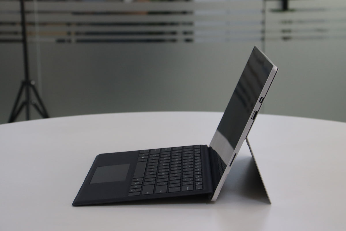 MICROSOFT SURFACE PRO 6 SN:18635 right side view