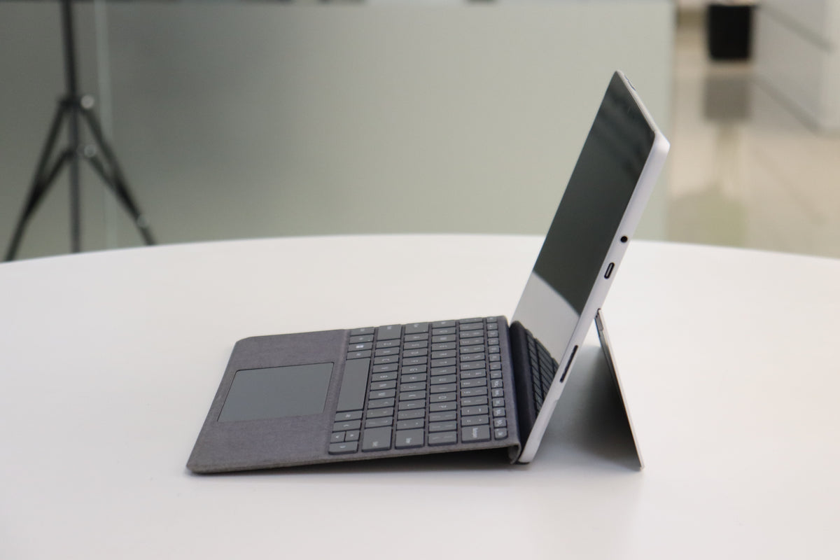 MICROSOFT SURFACE GO 3 SN:18647 right side view