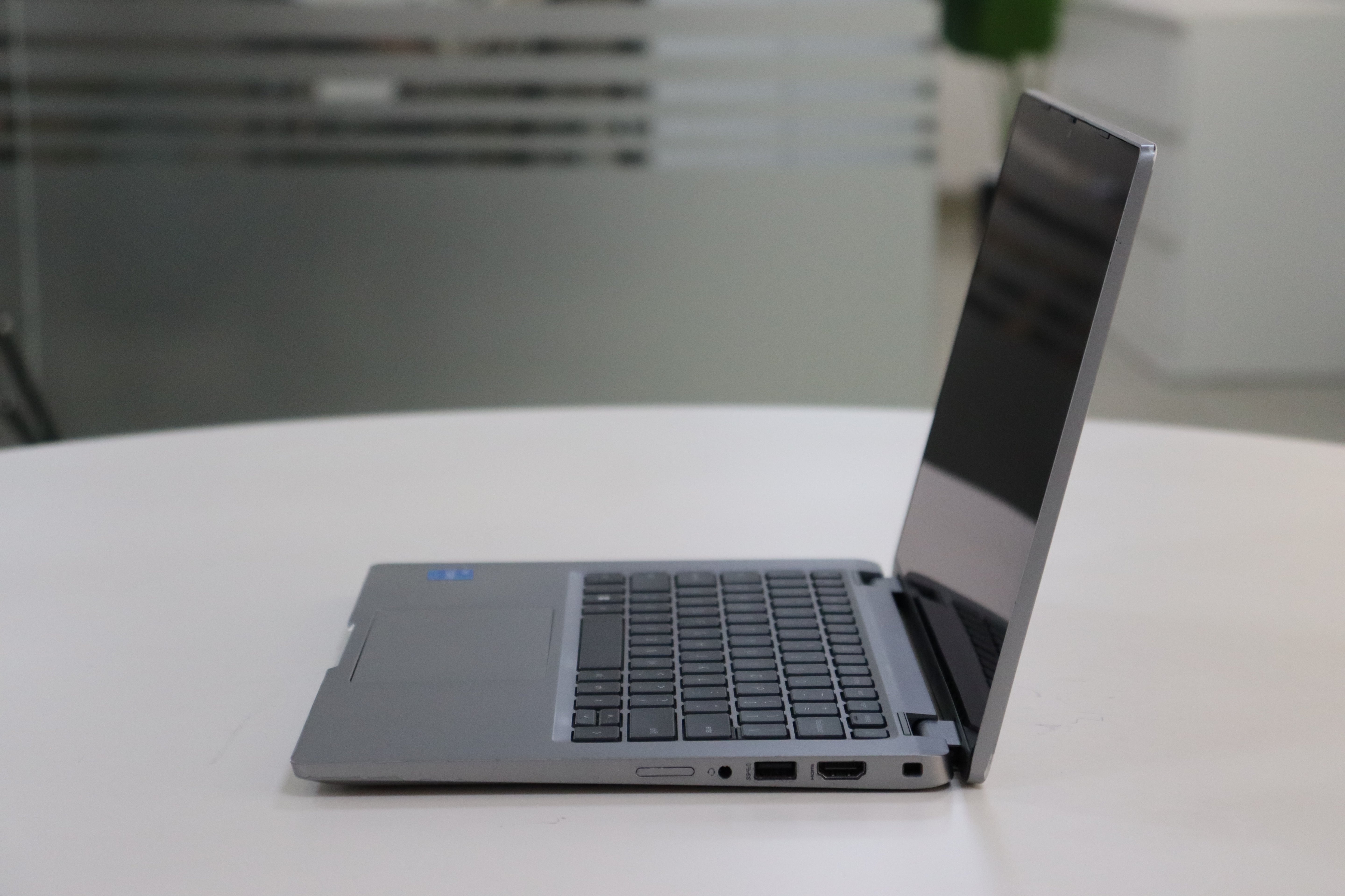 Dell Latitude 5320 SN:19339 product photo 3