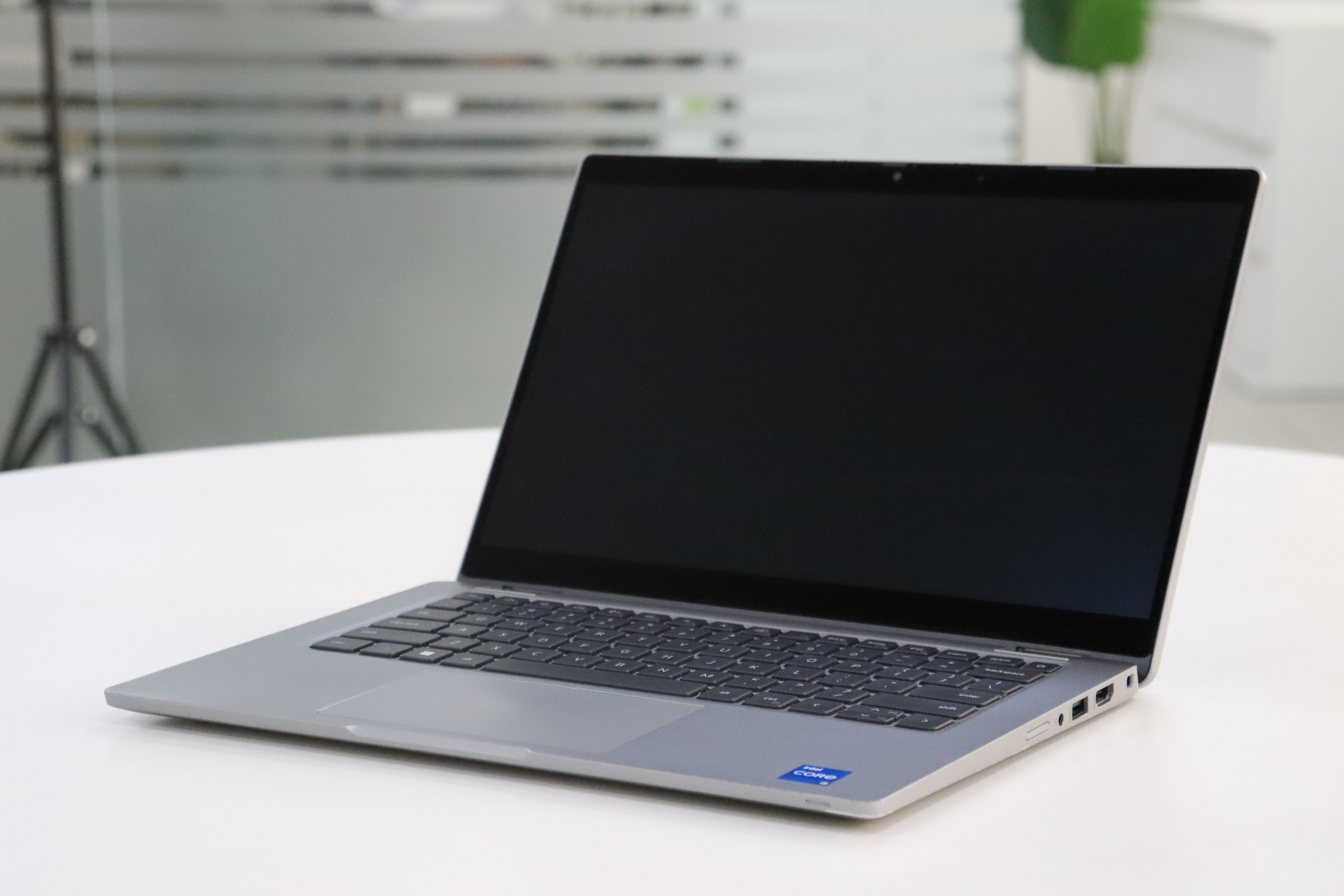 Dell Latitude 5320 SN:19340 product photo 2