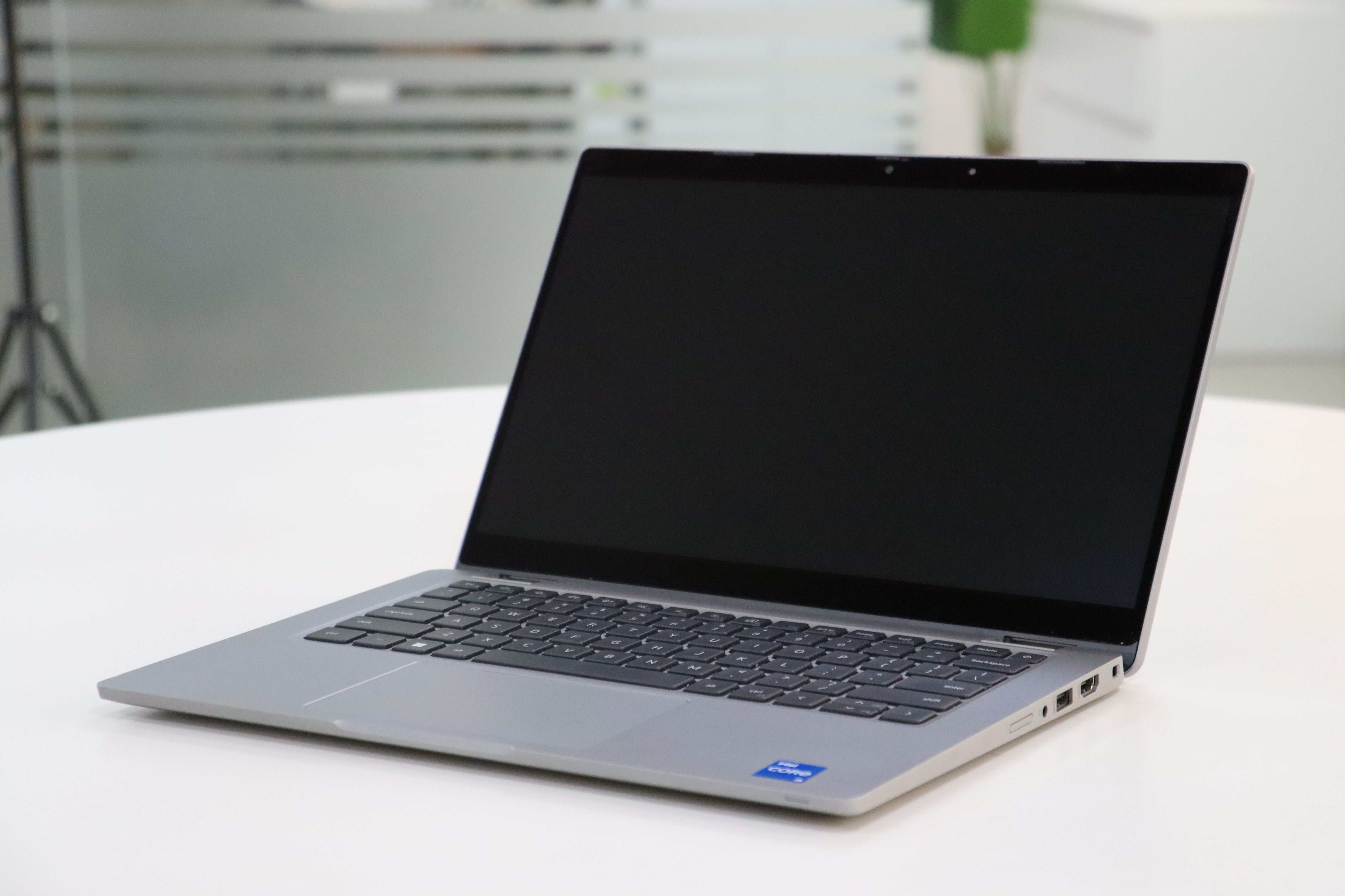 Dell Latitude 5330 SN:19343 product photo 2