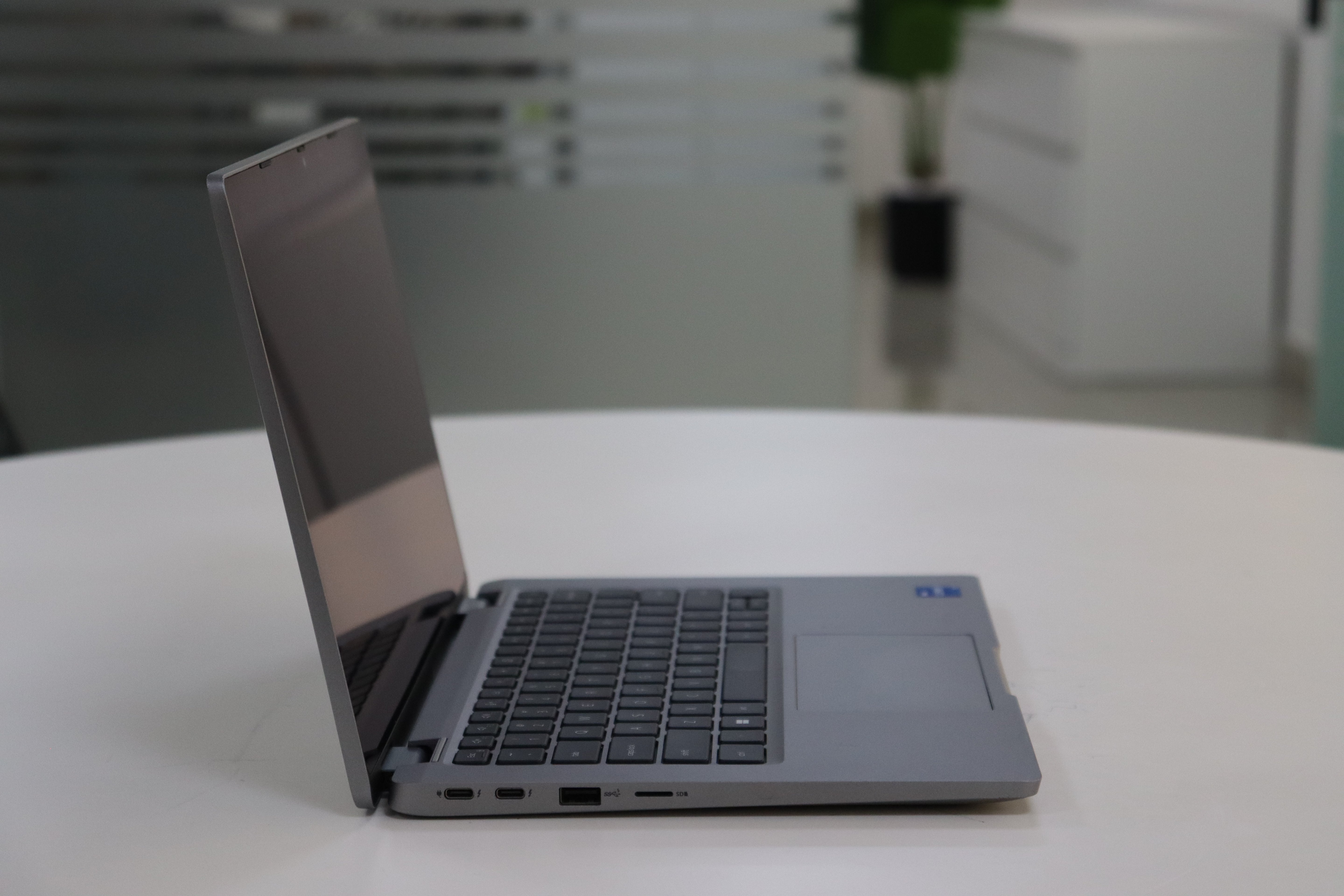 Dell Latitude 5330 SN:19343 product photo 4