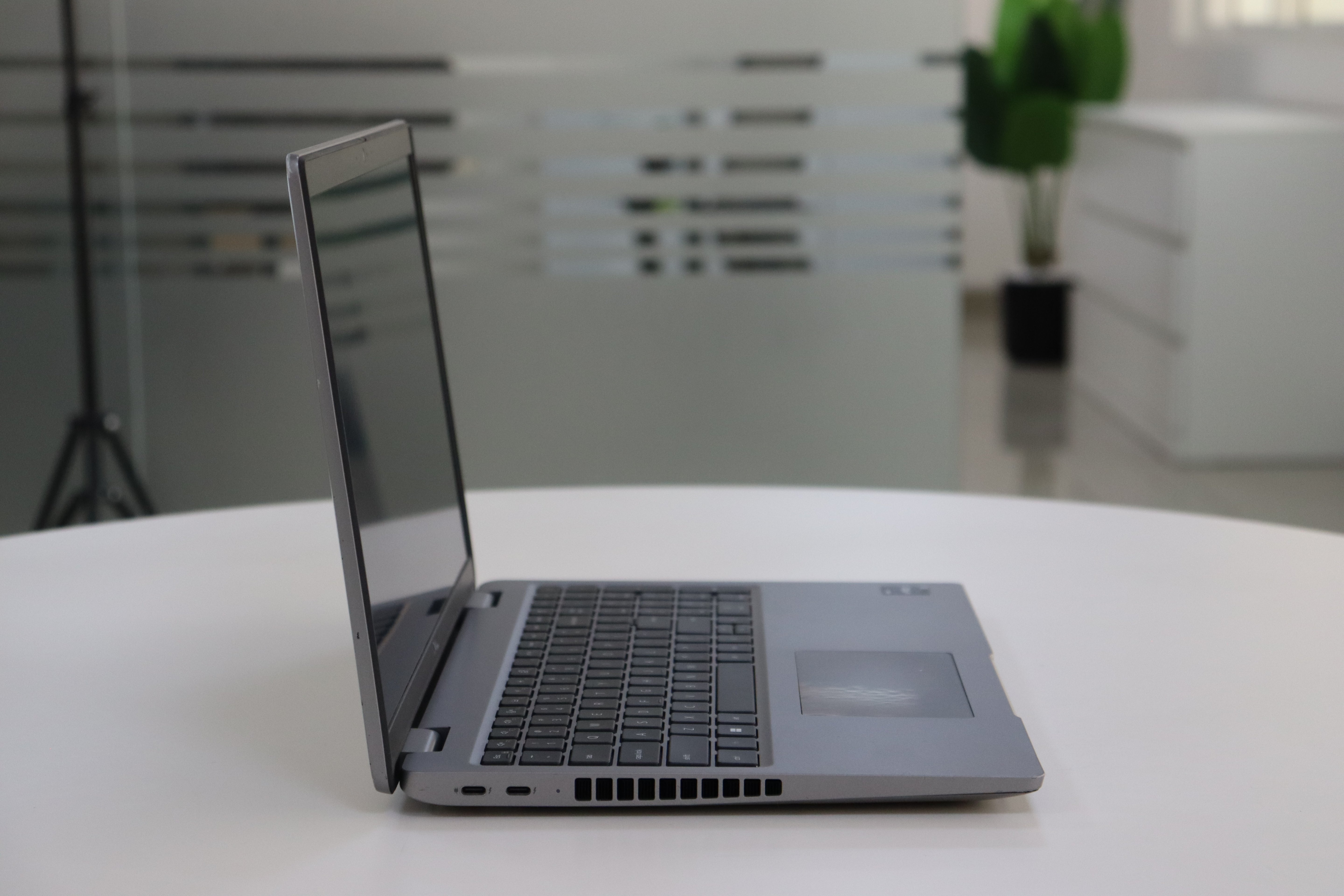 Dell Latitude 5540 SN:19420 product photo 4