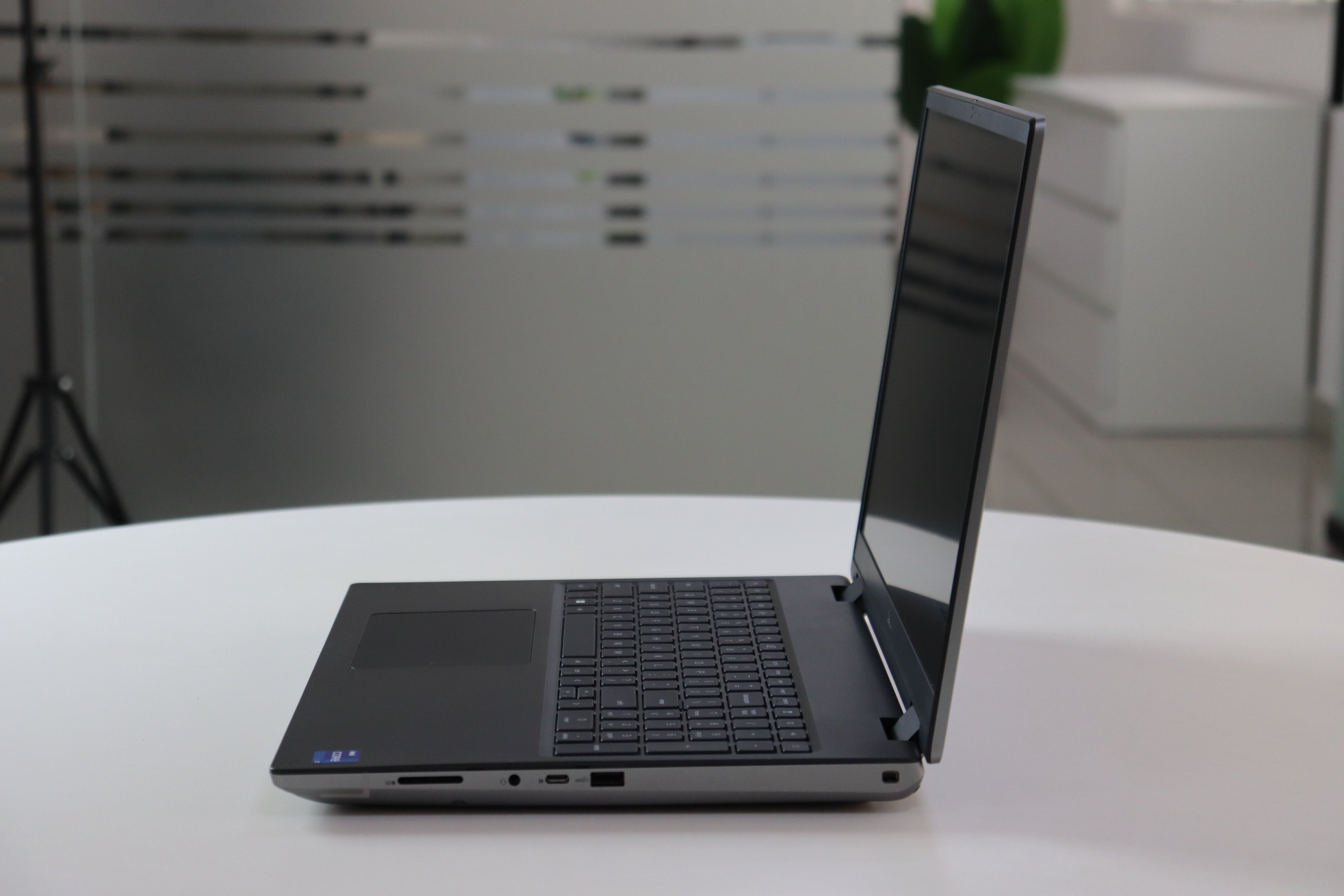 Dell Precision 7670 - actual unit photo 3