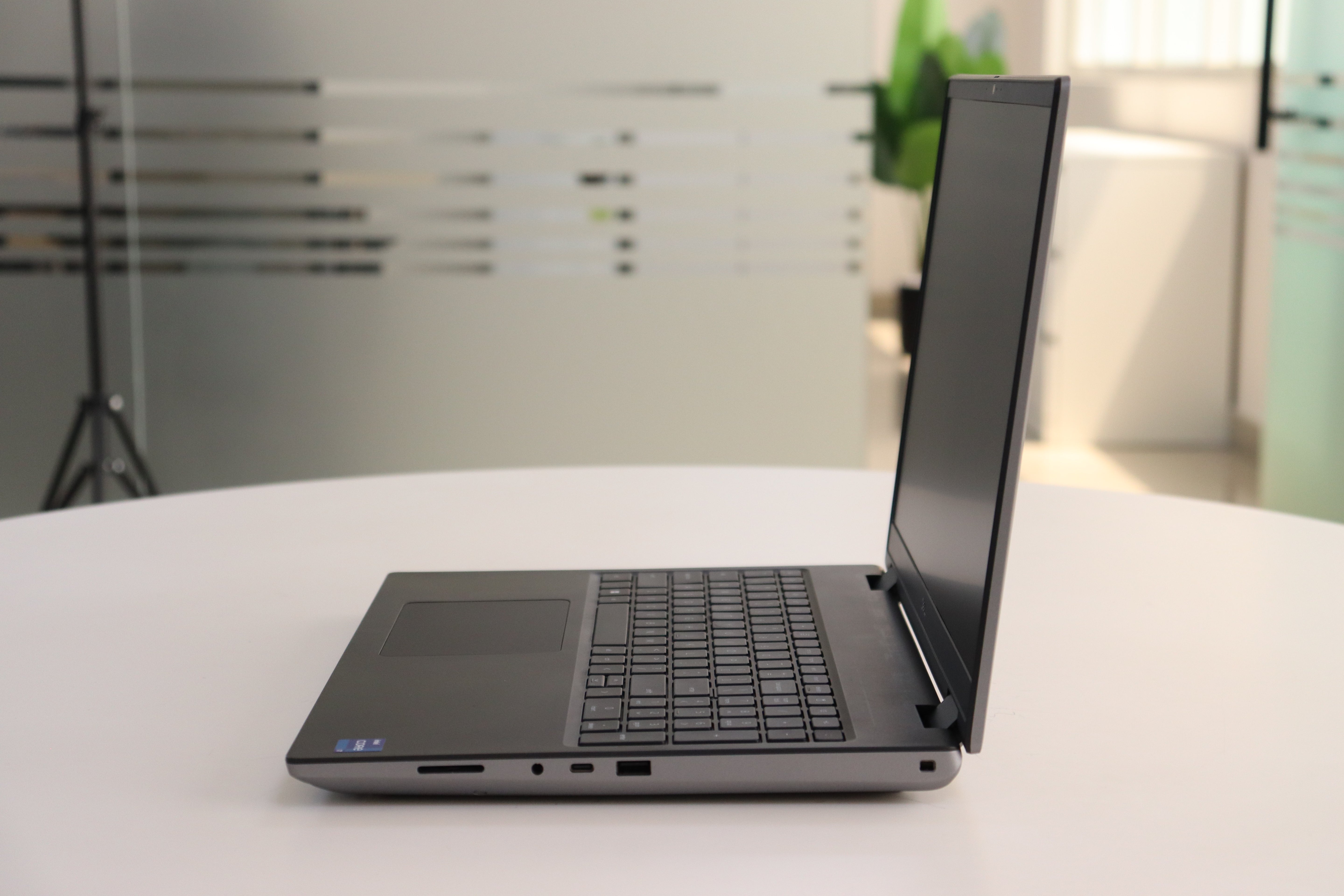 DELL PRECISION 7670 SN:19516 product photo 3
