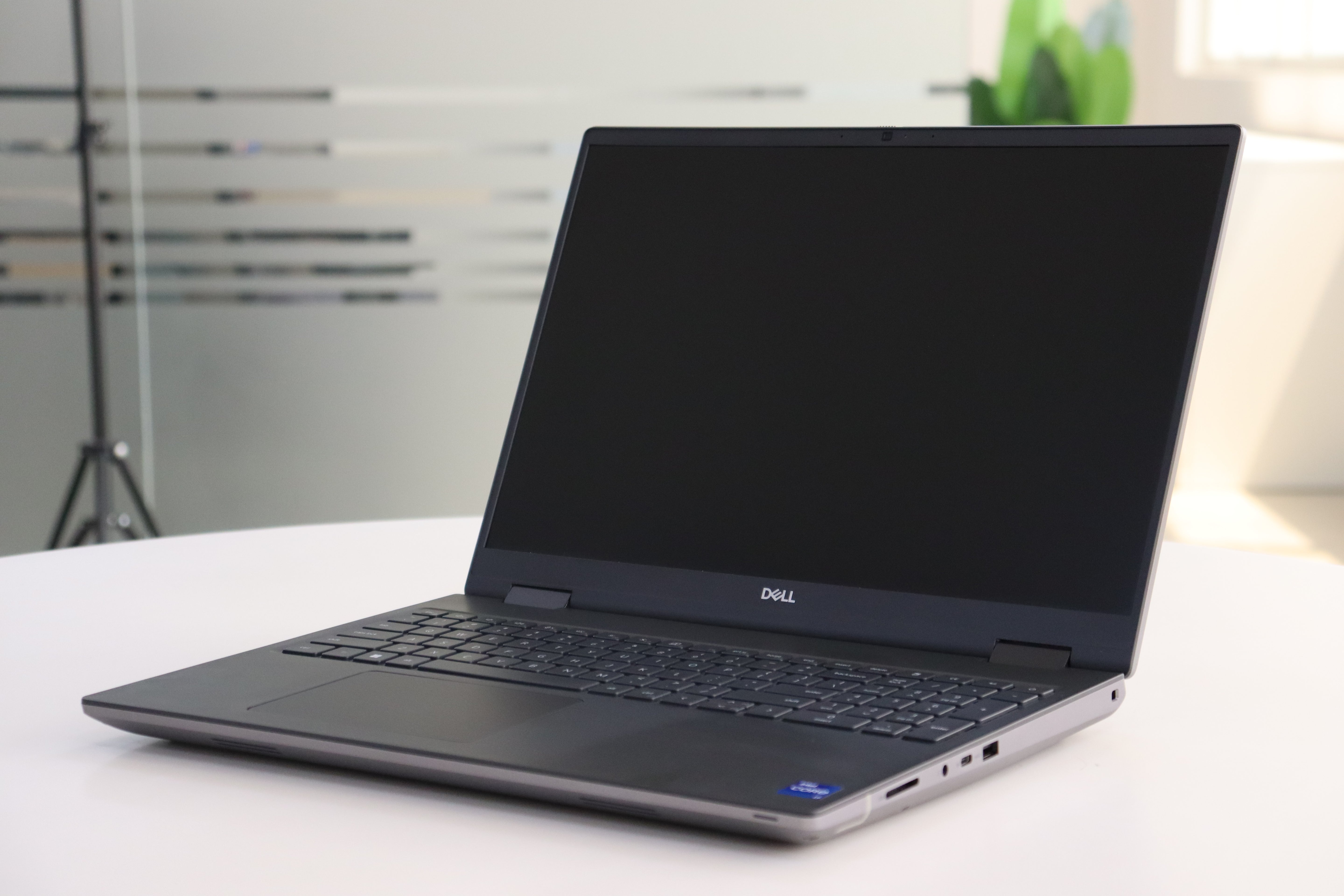 DELL PRECISION 7670: 12th Gen i7, 32 GB RAM, 512 GB SSD, SN:19524 product photo 2