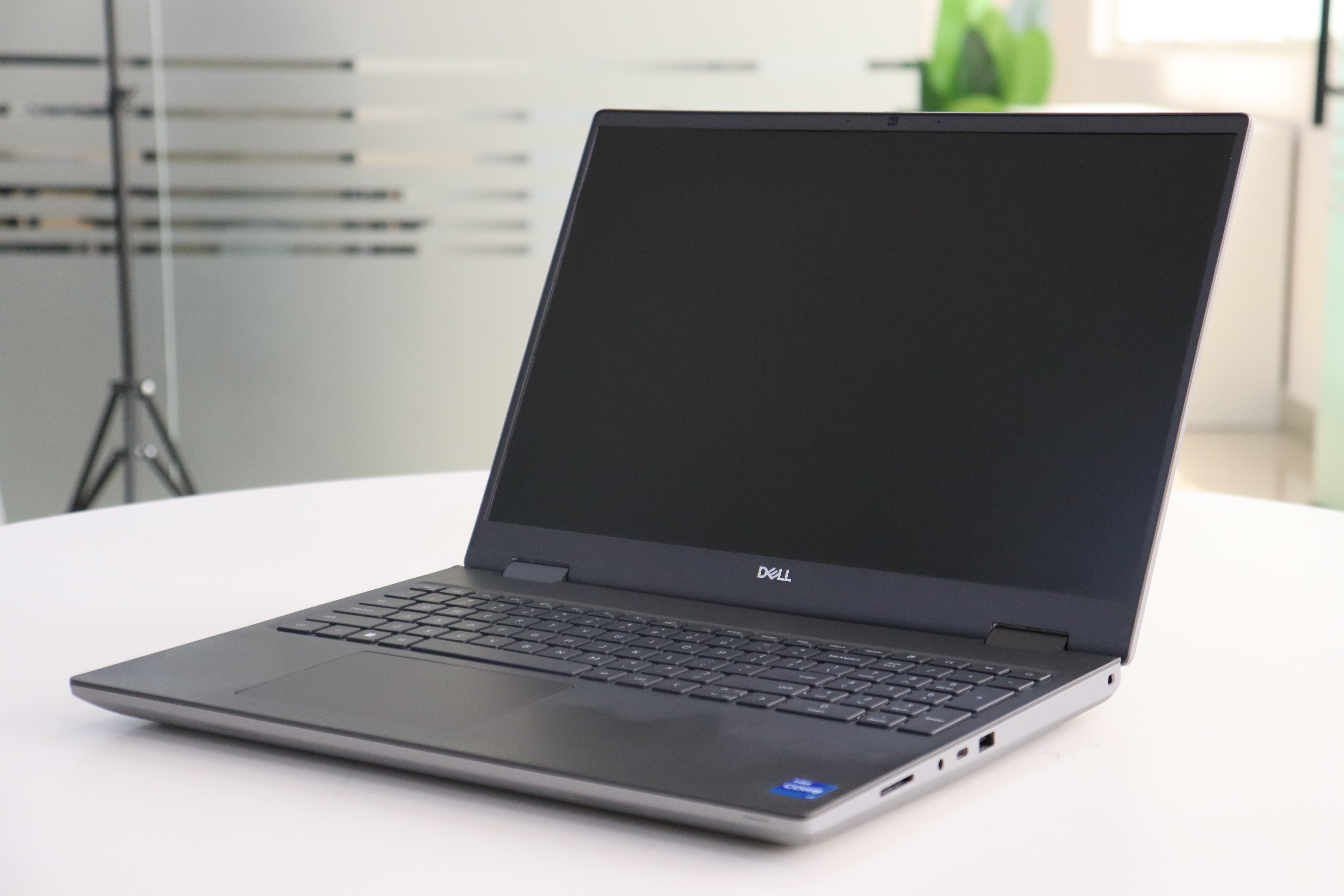 DELL PRECISION 7670 SN:19525 product photo 2