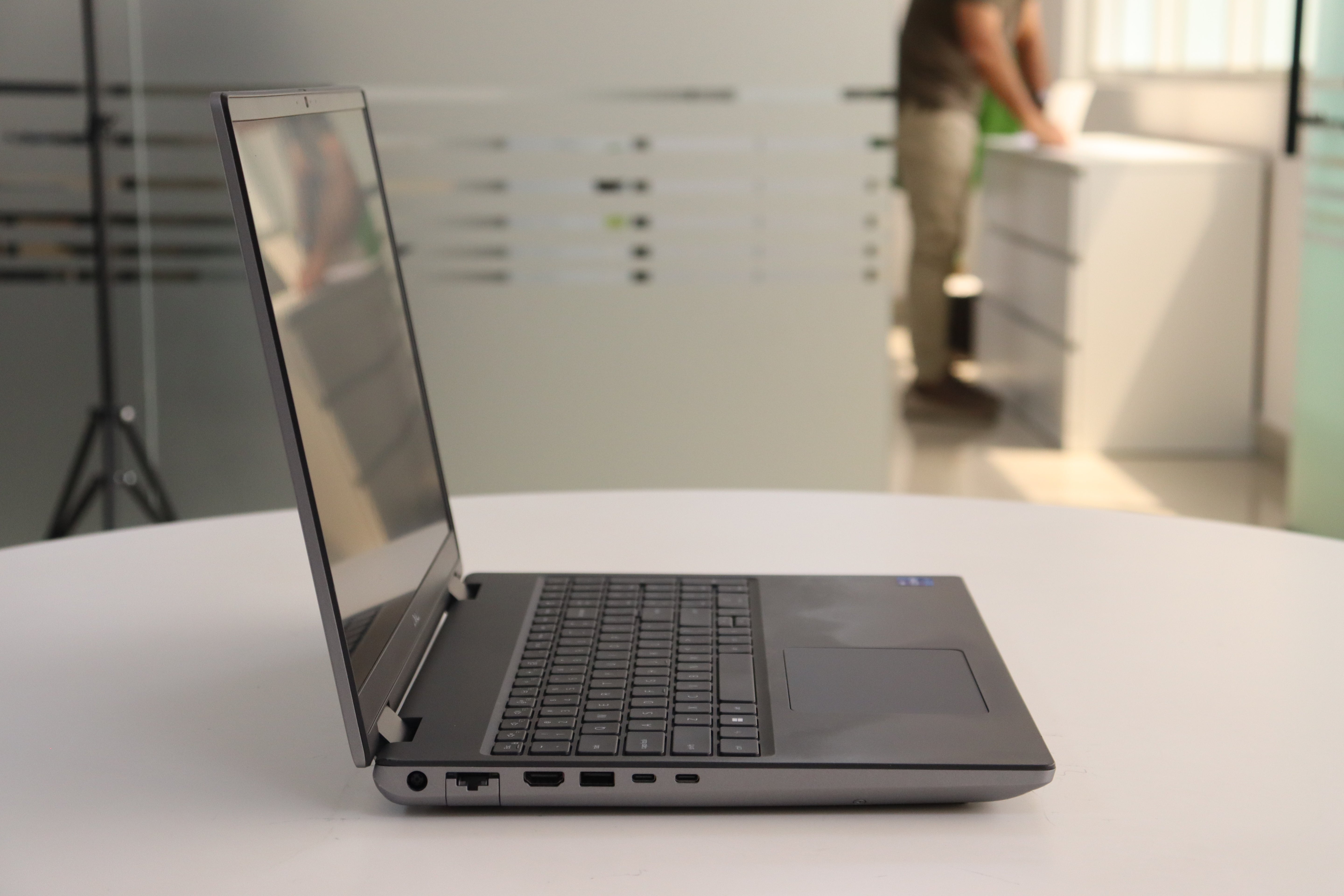 DELL PRECISION 7670 SN:19525 product photo 4