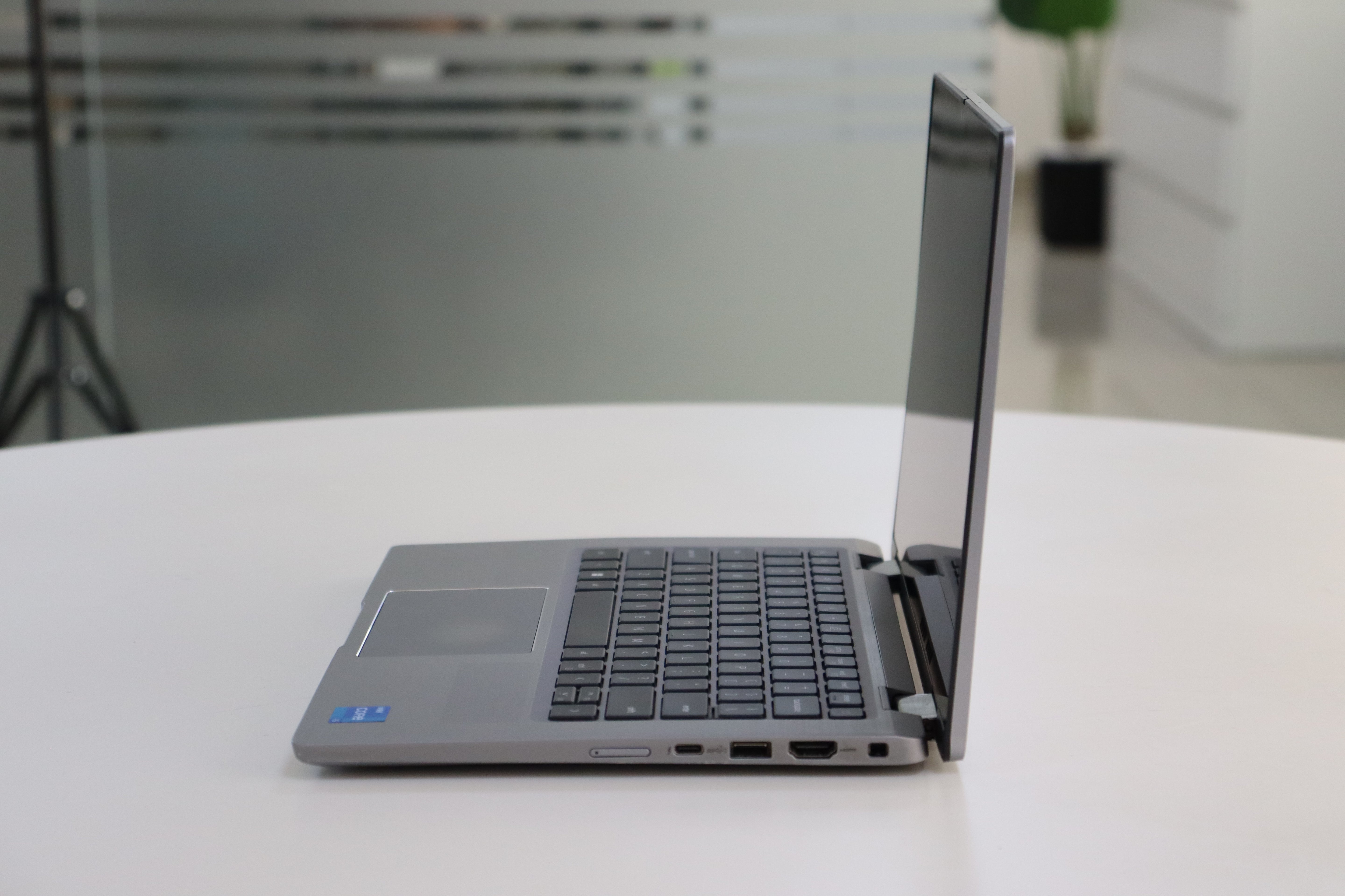 Dell Latitude 7330 SN:21180 product photo 3