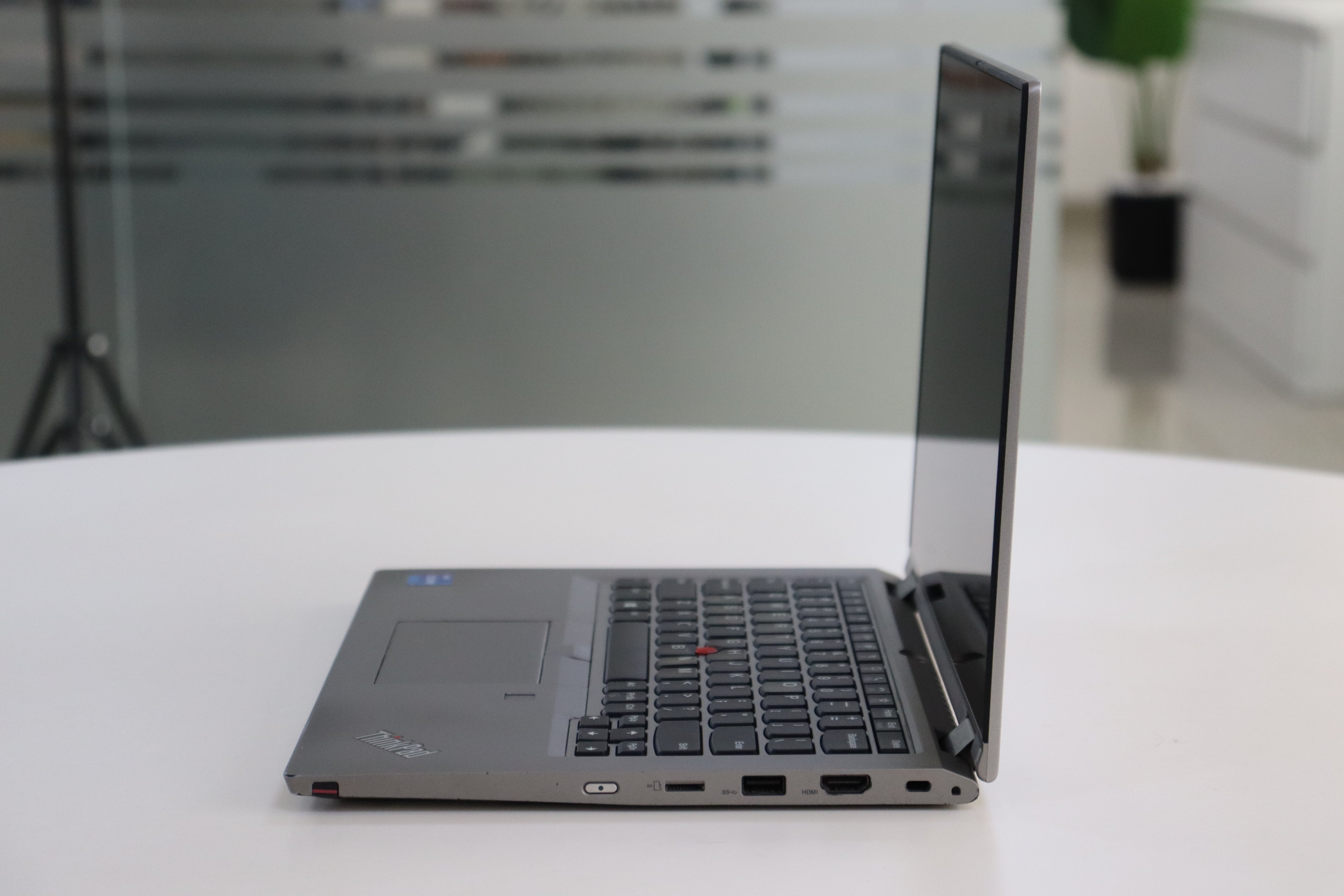 Lenovo ThinkPad L13 Yoga Gen 2 SN:21570 product photo 3