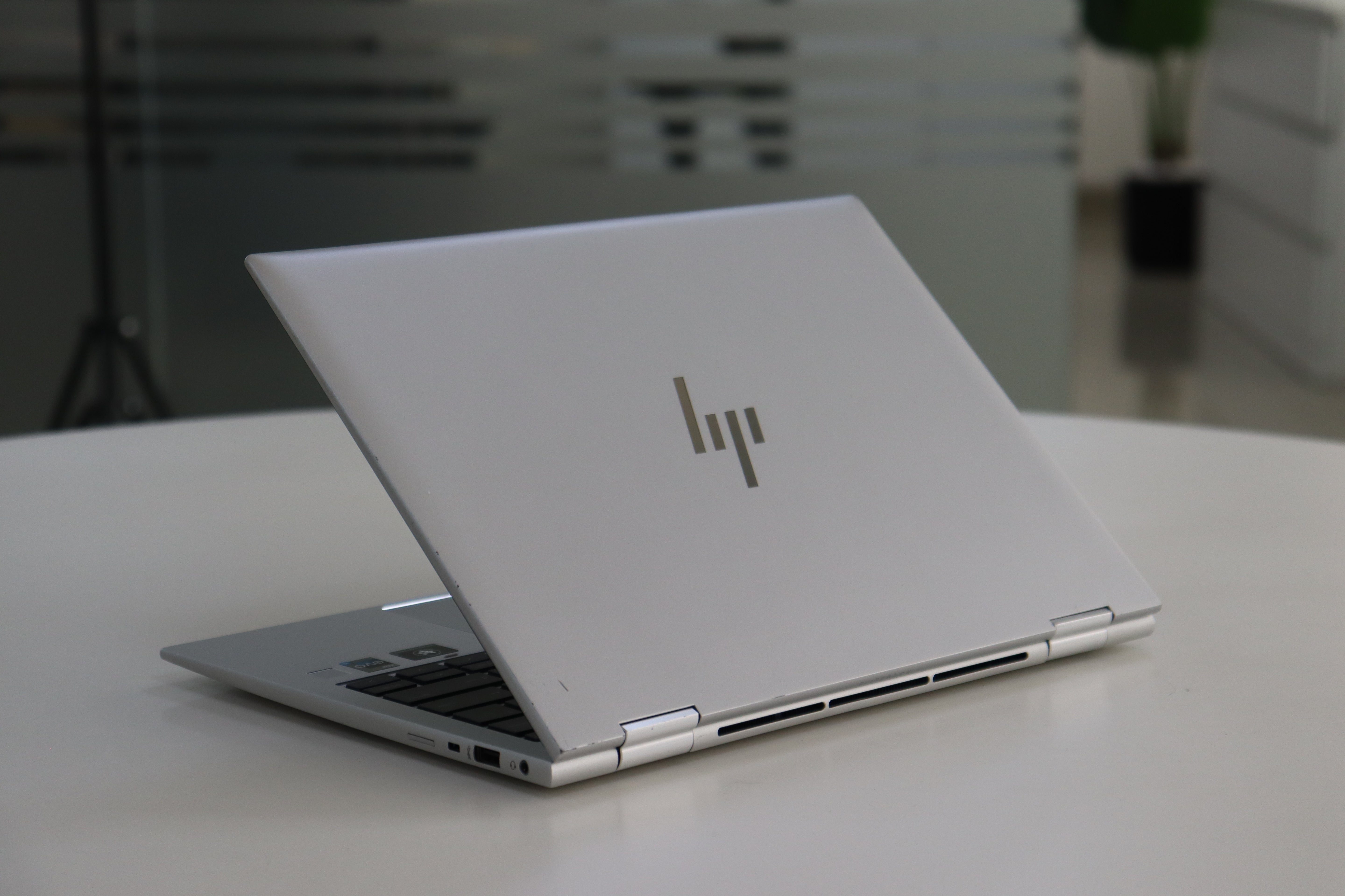 HP Elite x360 830 G9 SN:23508 product photo 6