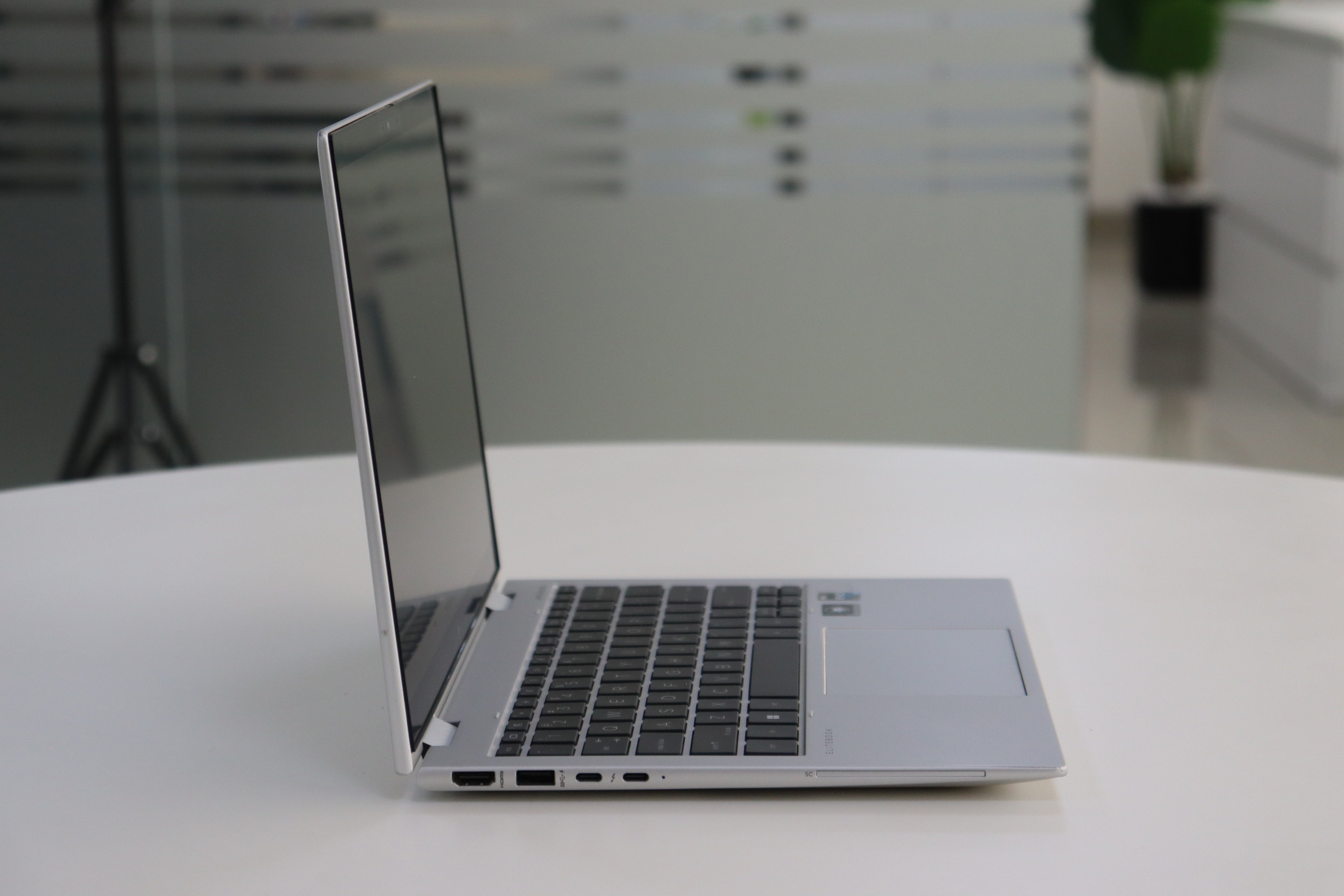 HP Elite x360 830 G9 SN:23510 product photo 4