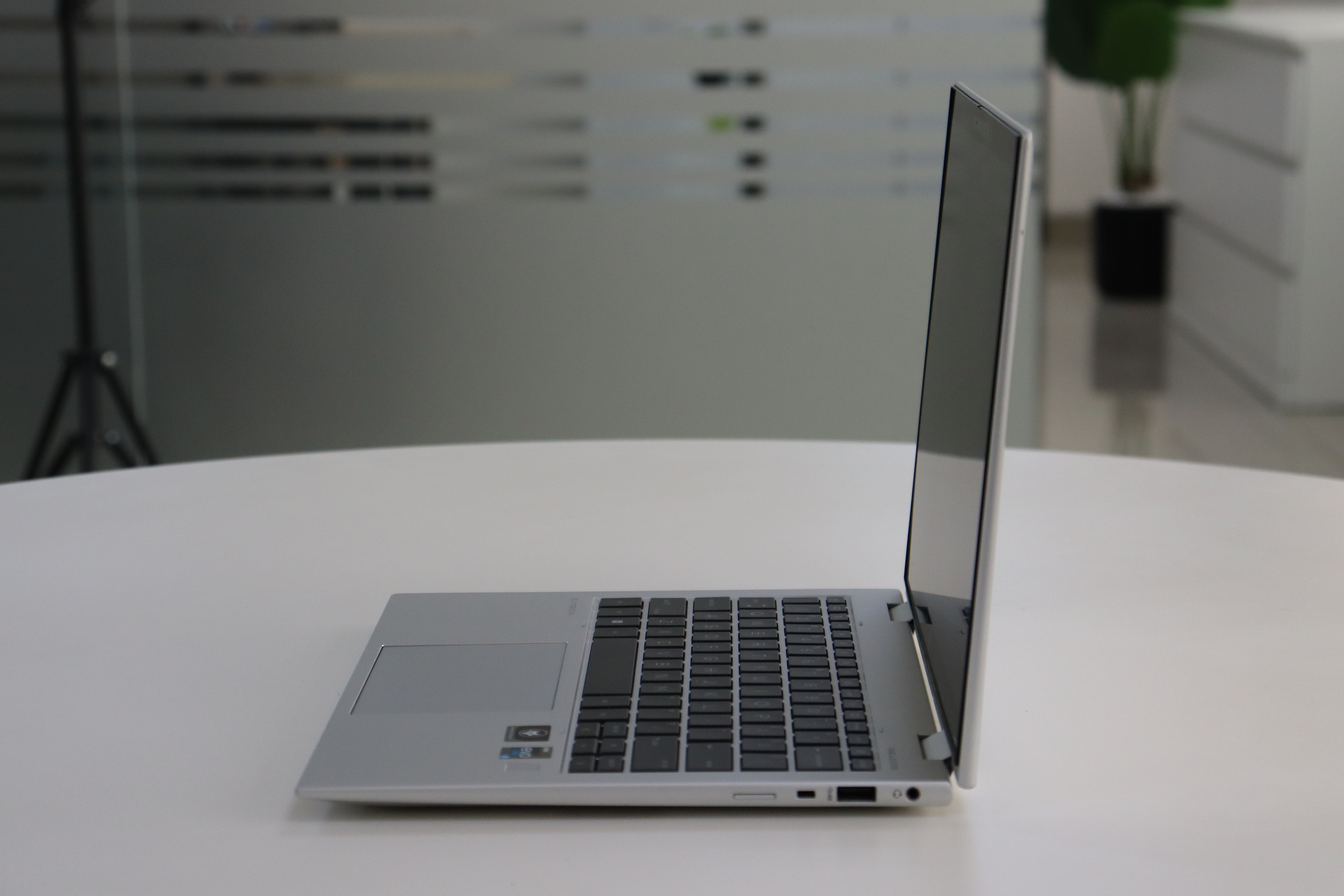HP Elite x360 830 G9 SN:23516 product photo 3