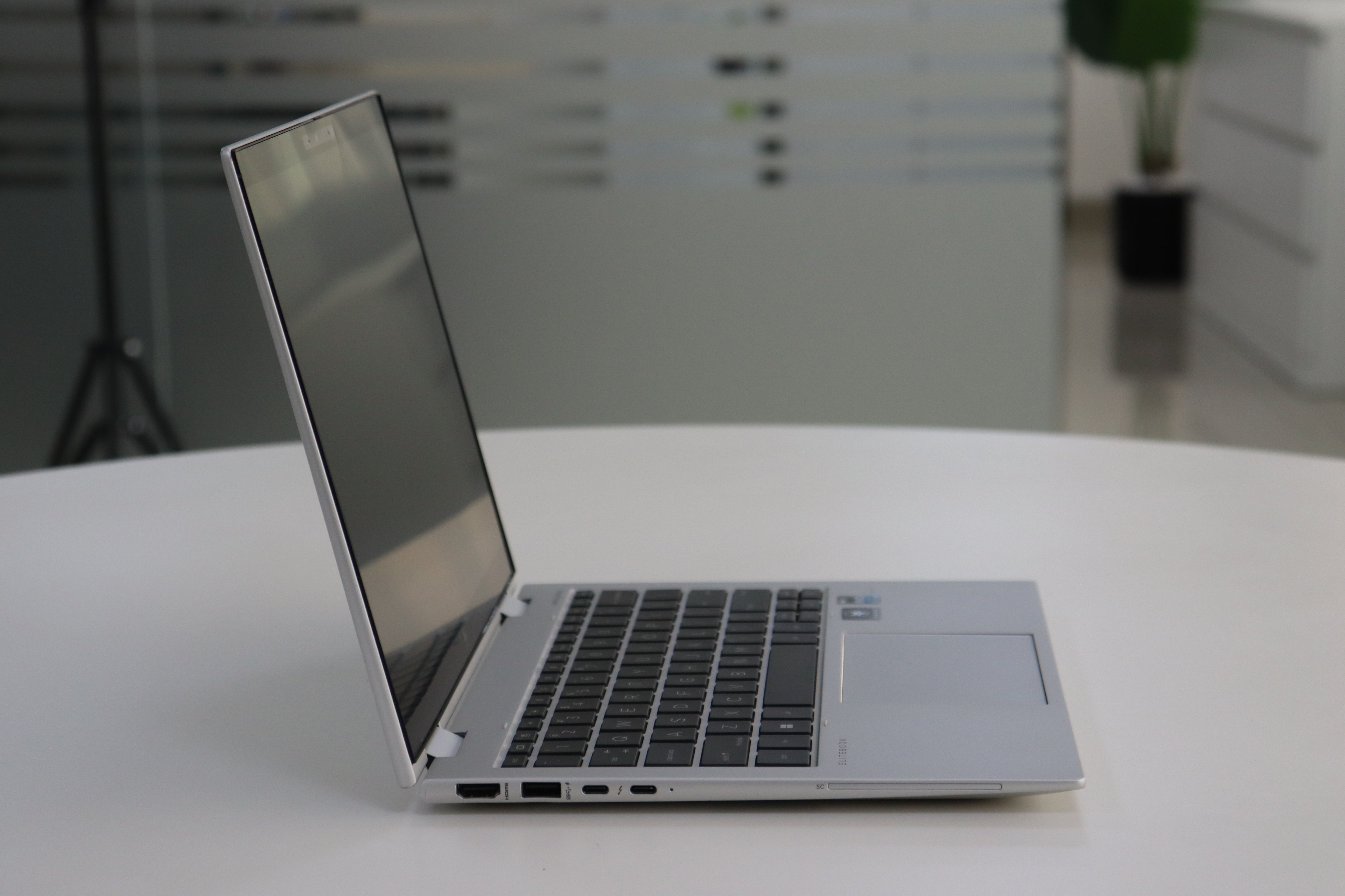 HP Elite x360 830 G9 SN:23516 product photo 4