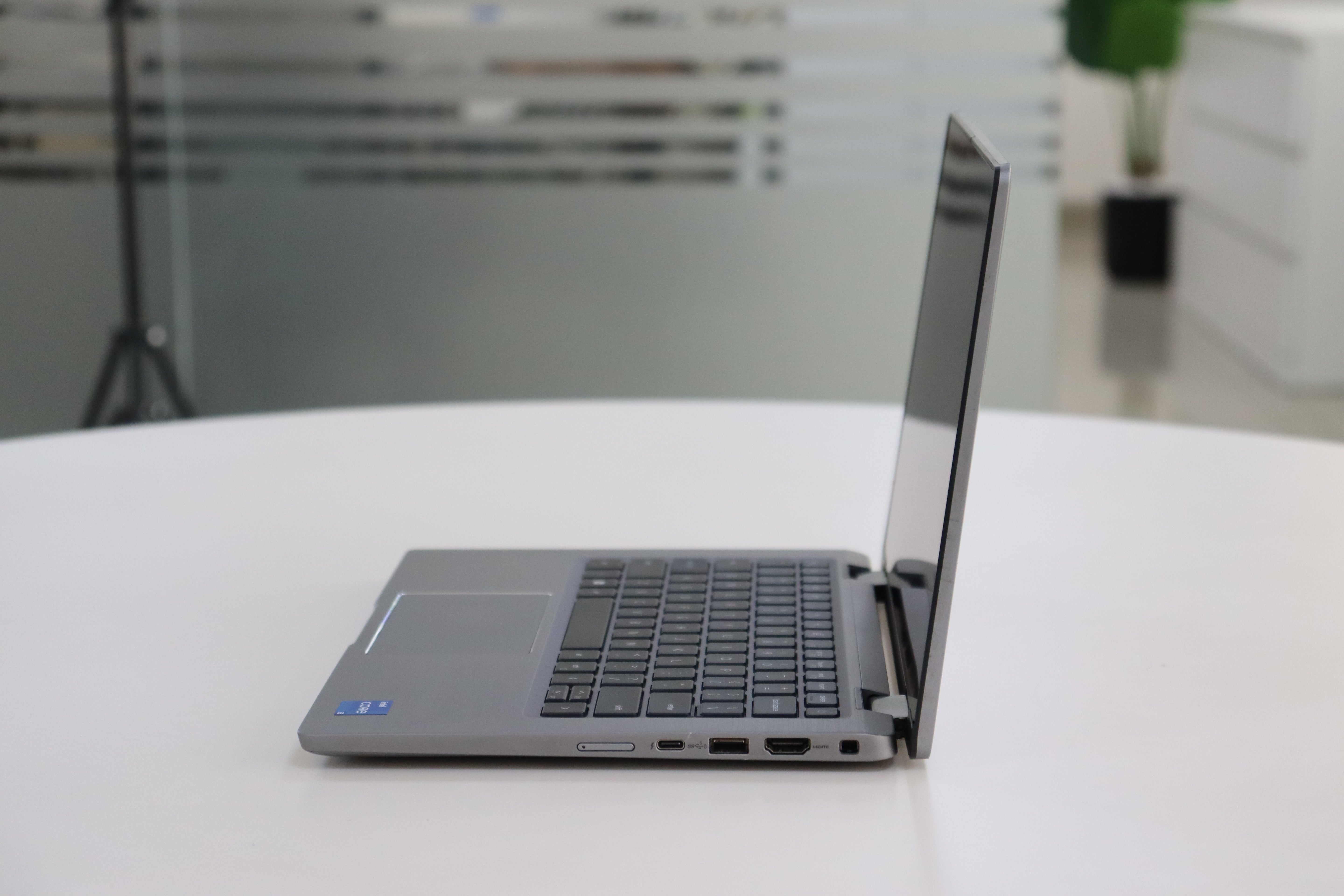 Dell Latitude 7330 SN:23571 product photo 3