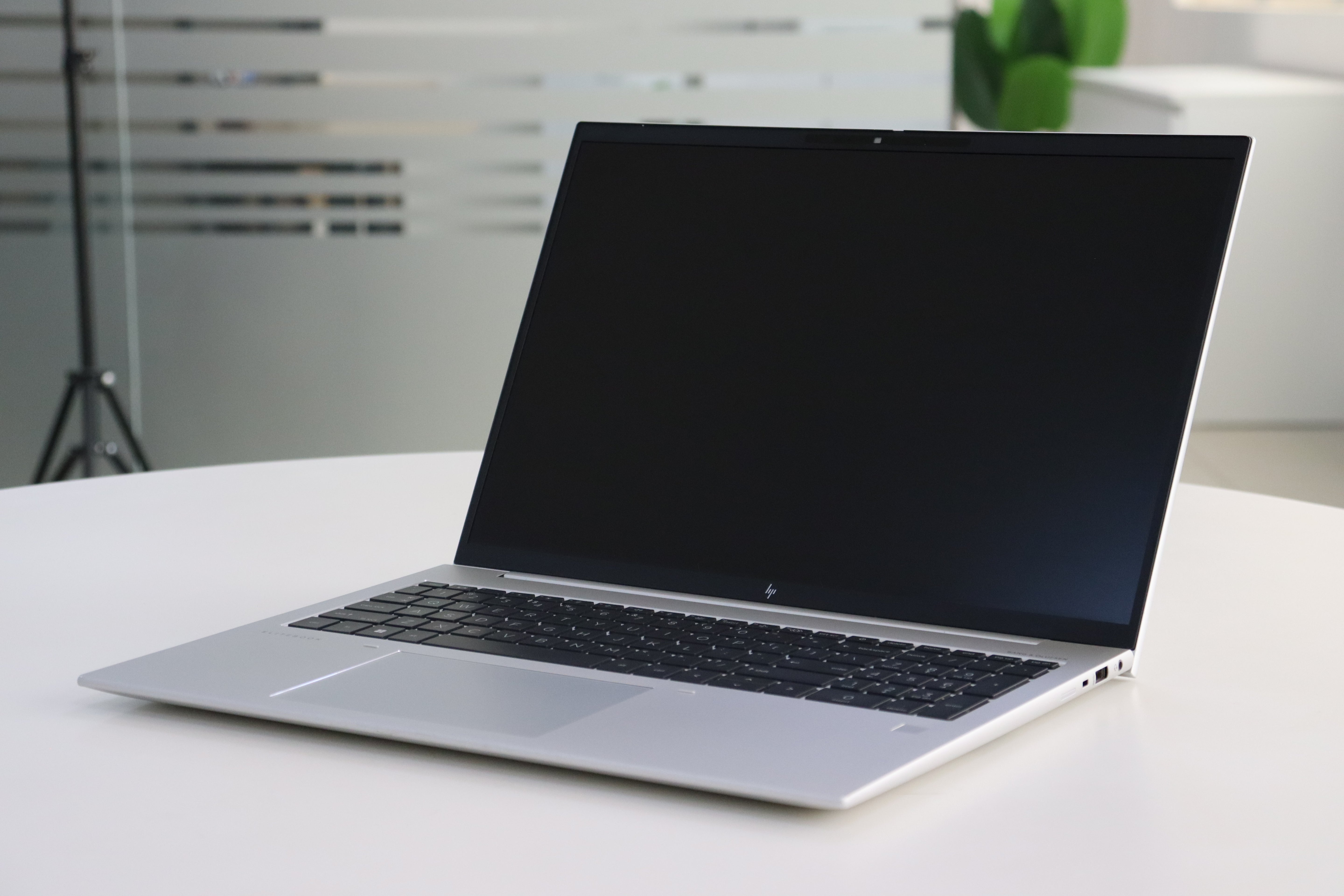 HP EliteBook 865 G9 SN:23700 product photo 2